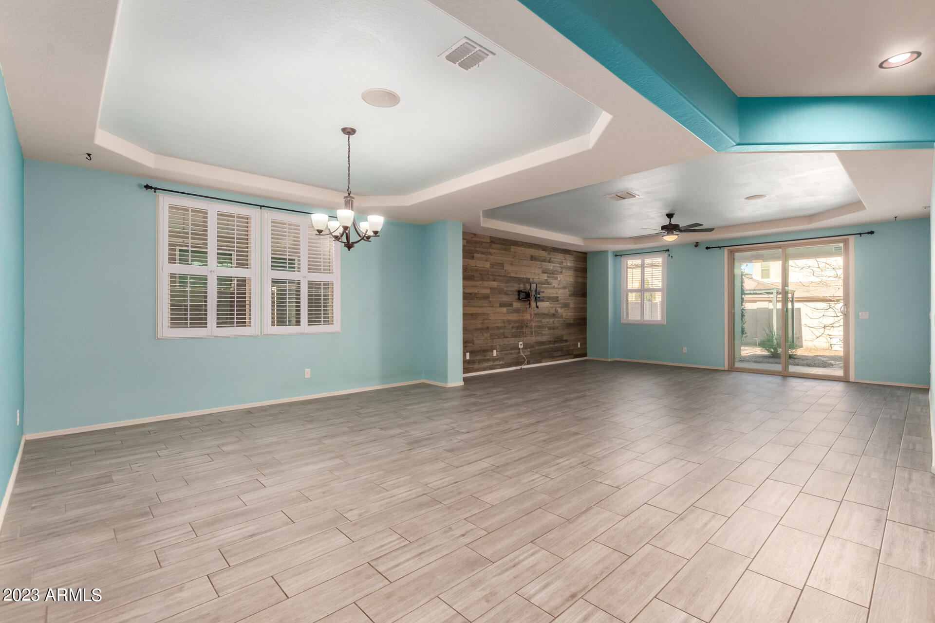 2338 W GARY Way
