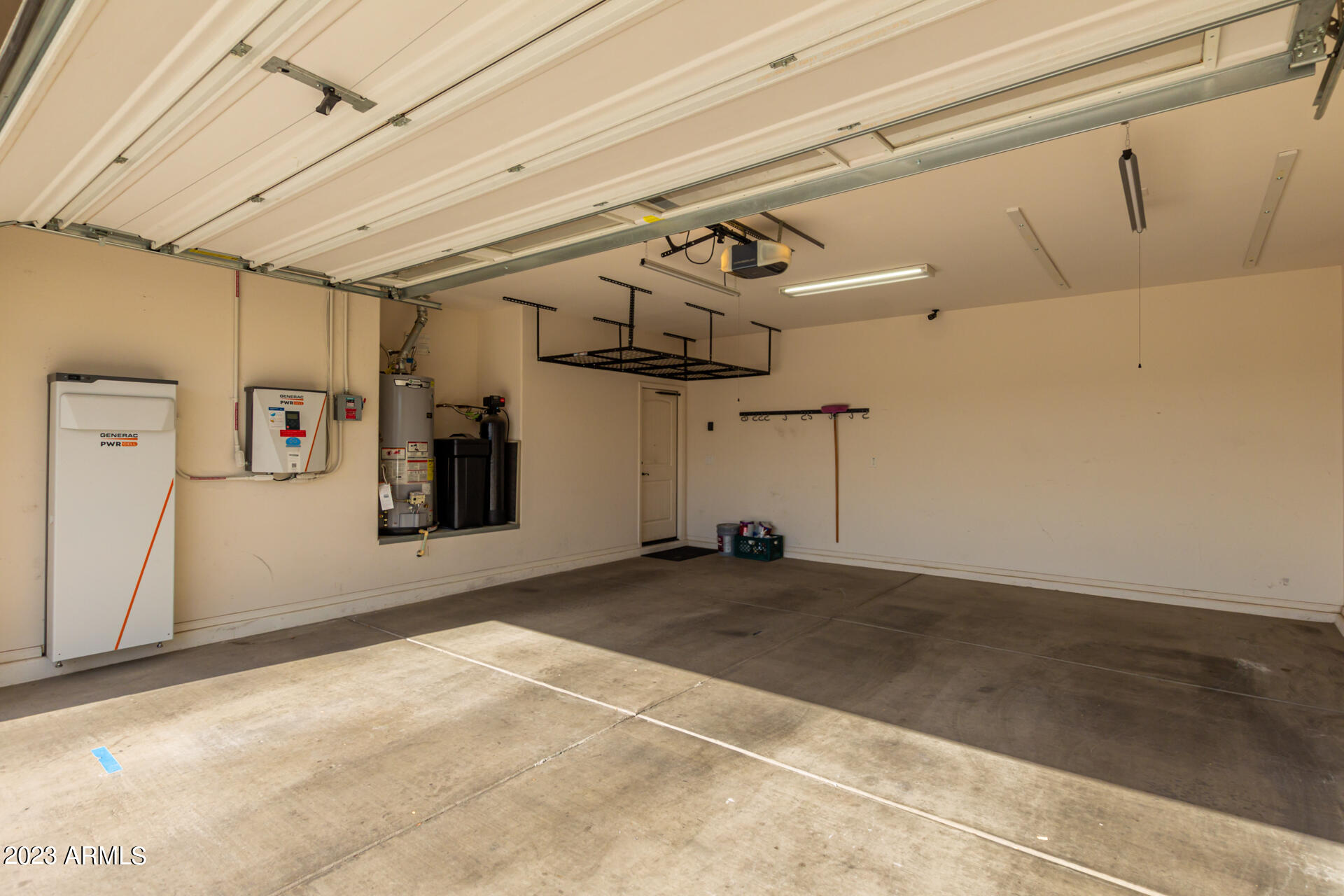 2338 W GARY Way