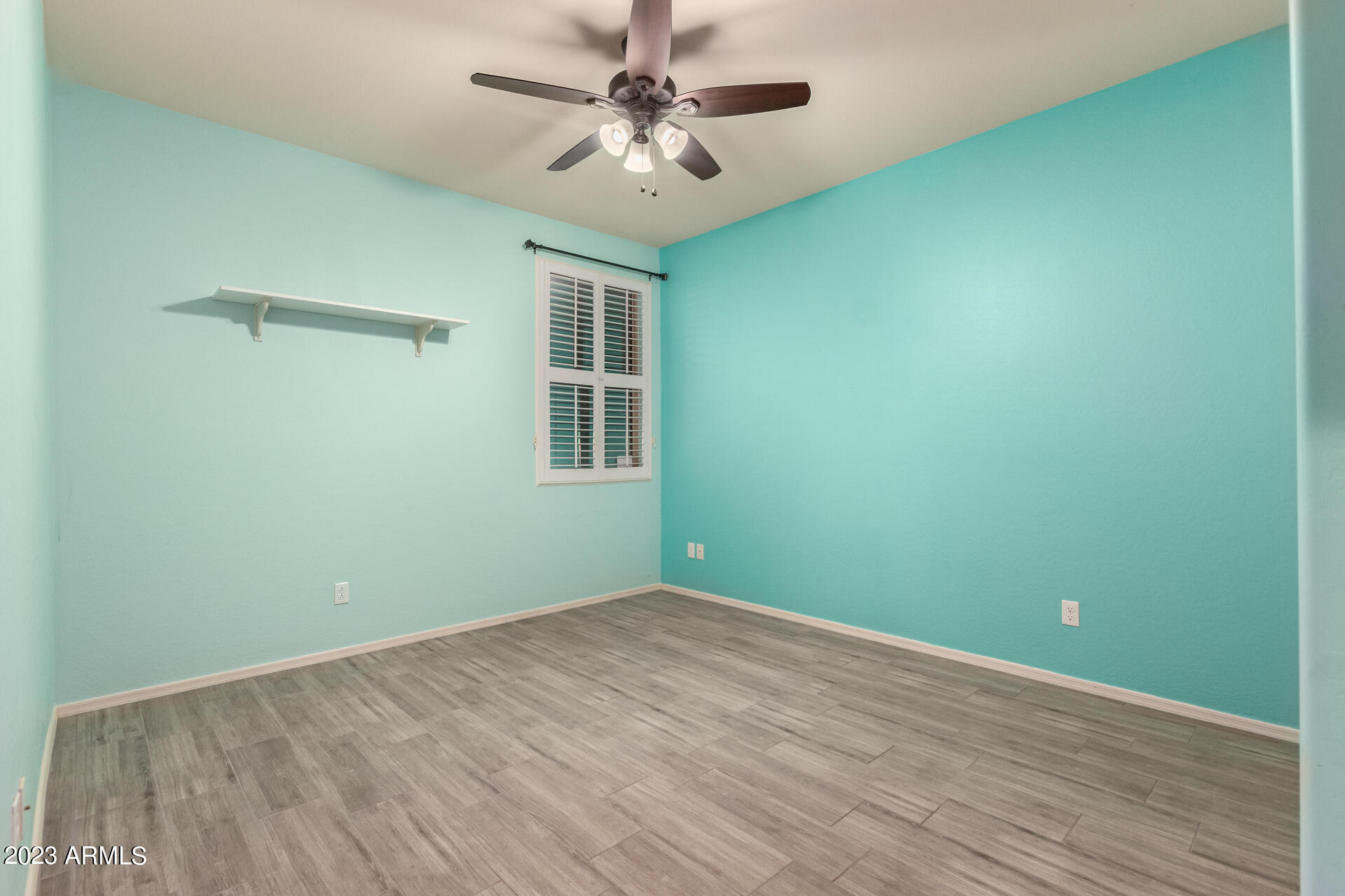 2338 W GARY Way