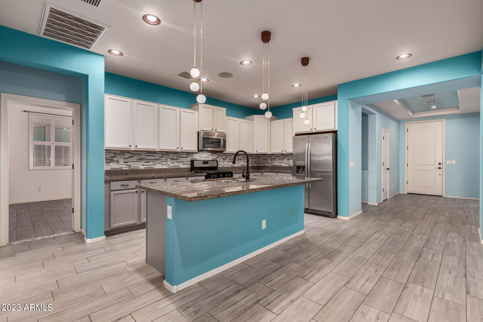 2338 W GARY Way