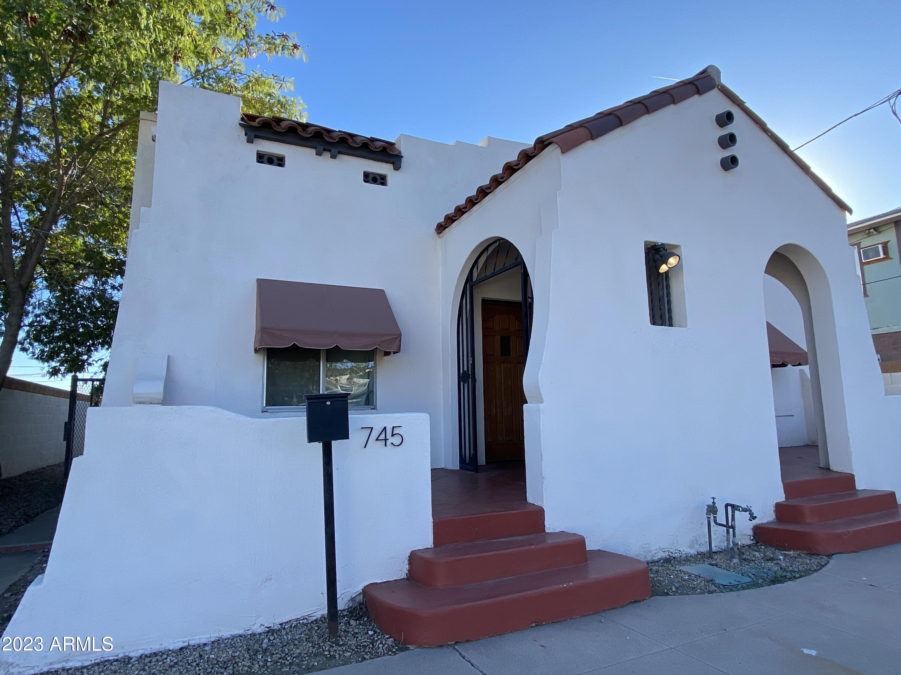 745 E PIERCE Street