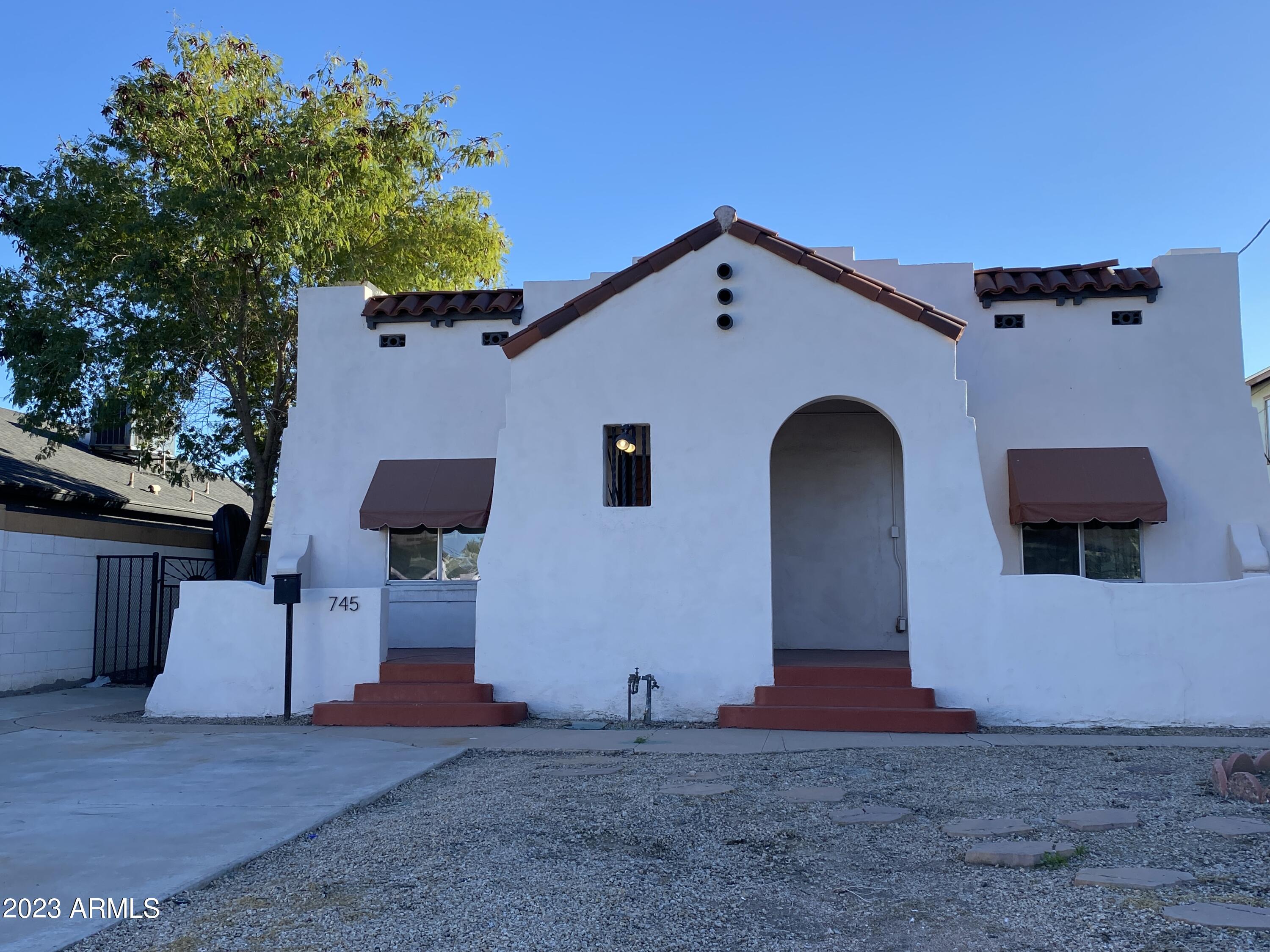 745 E PIERCE Street