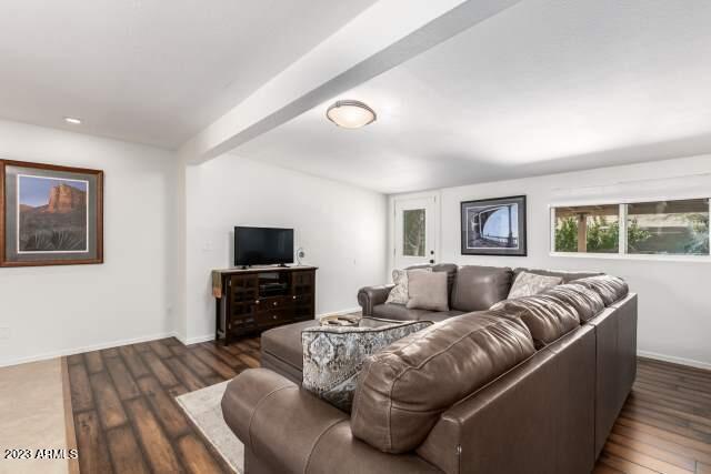 2707 E MICHELLE Drive