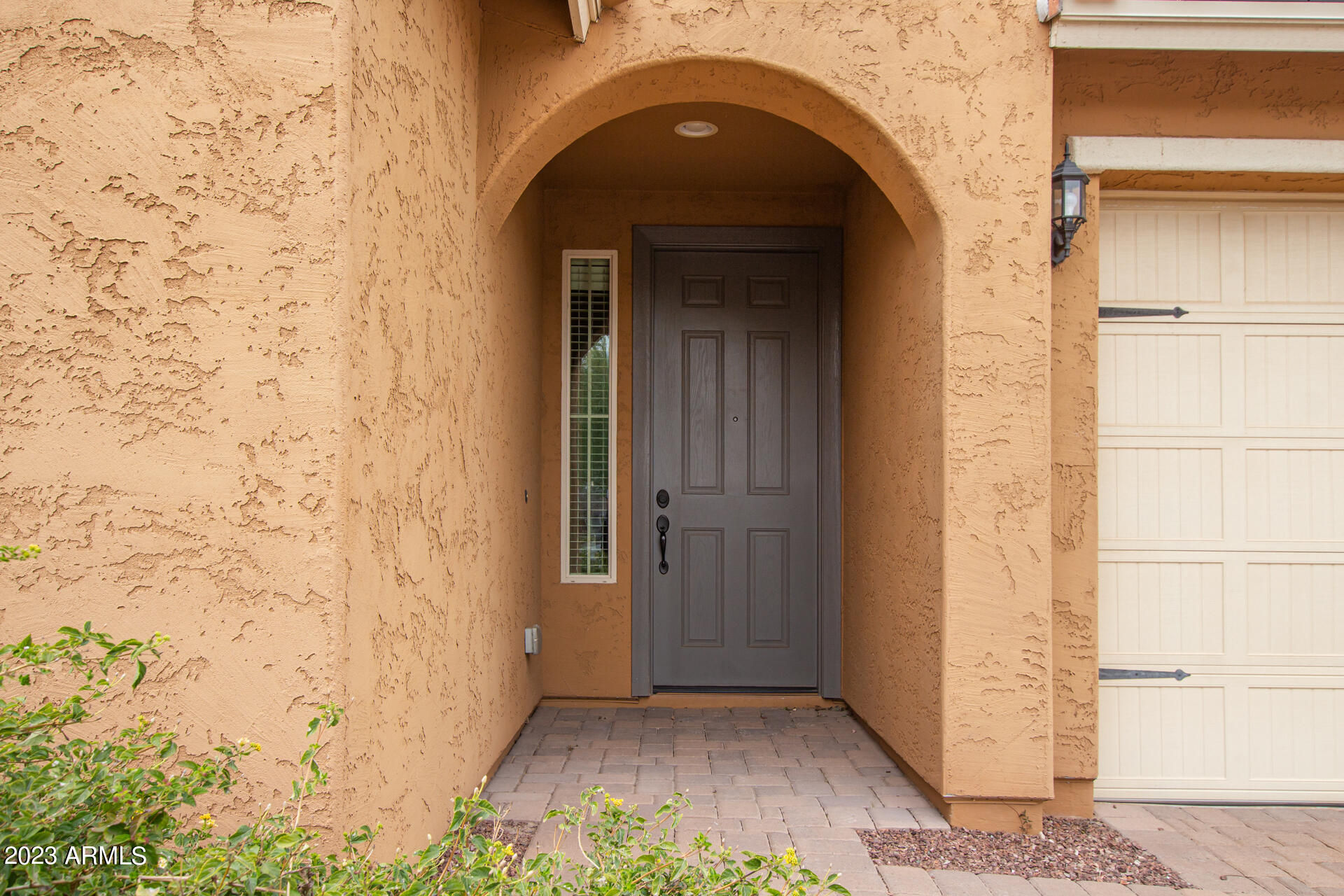 1098 E IBIS Street