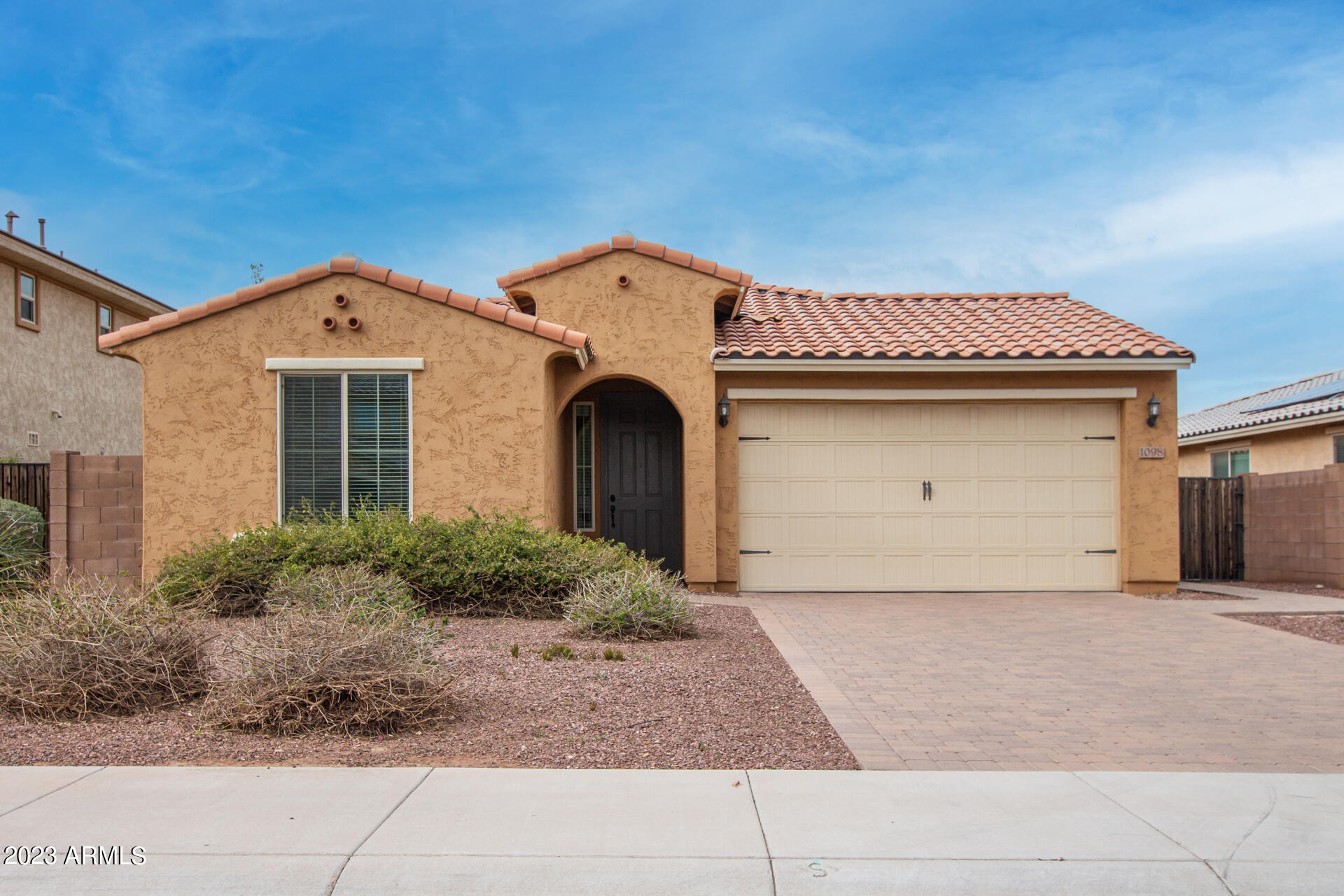 1098 E IBIS Street