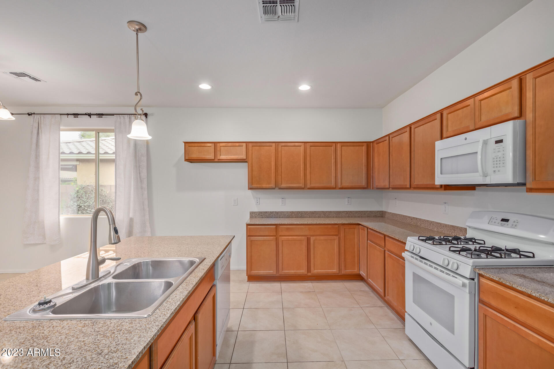 1098 E IBIS Street