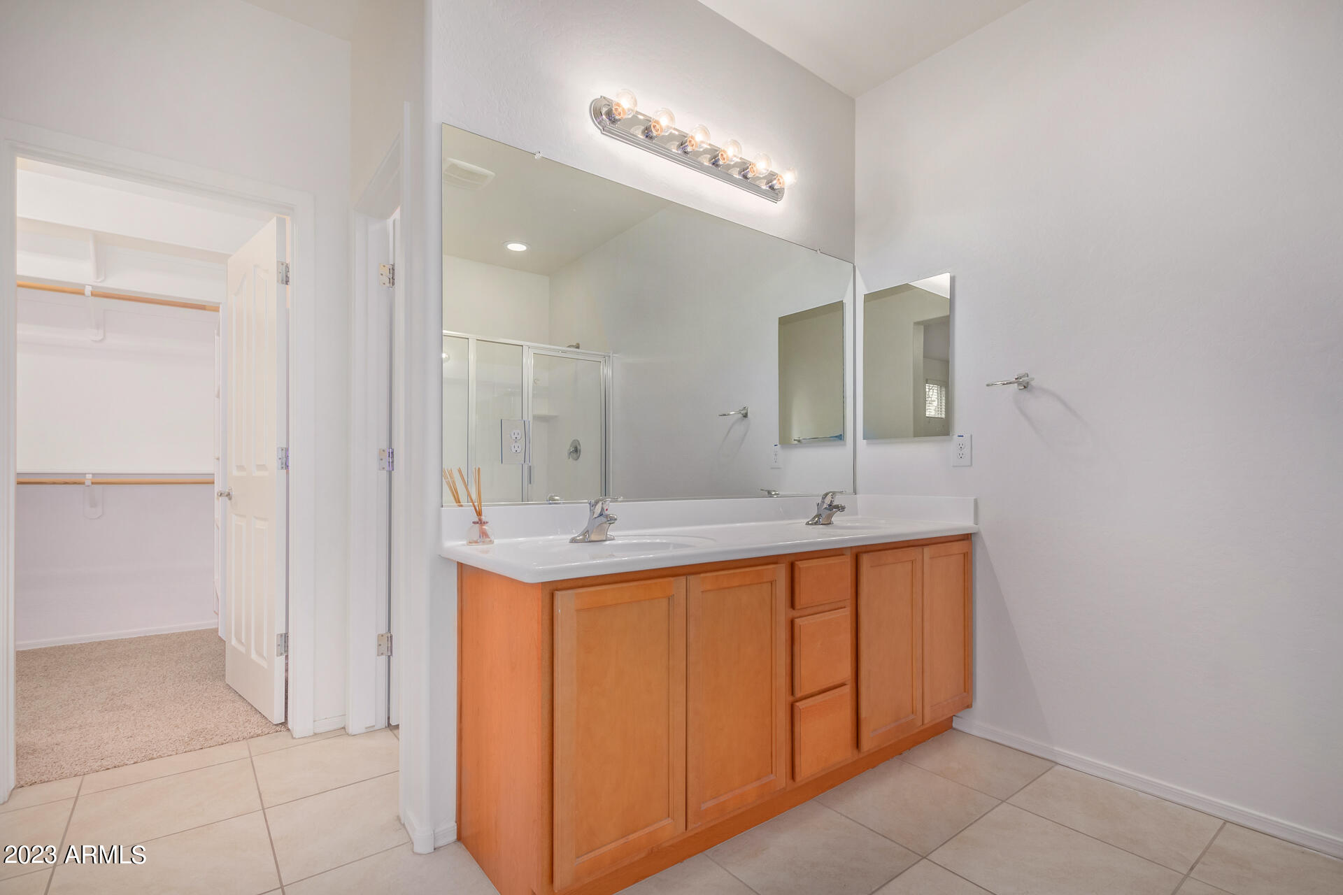 1098 E IBIS Street