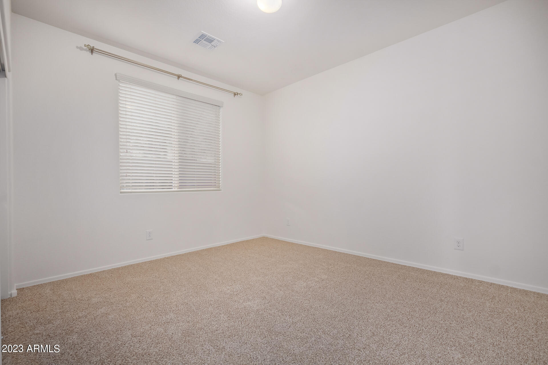 1098 E IBIS Street