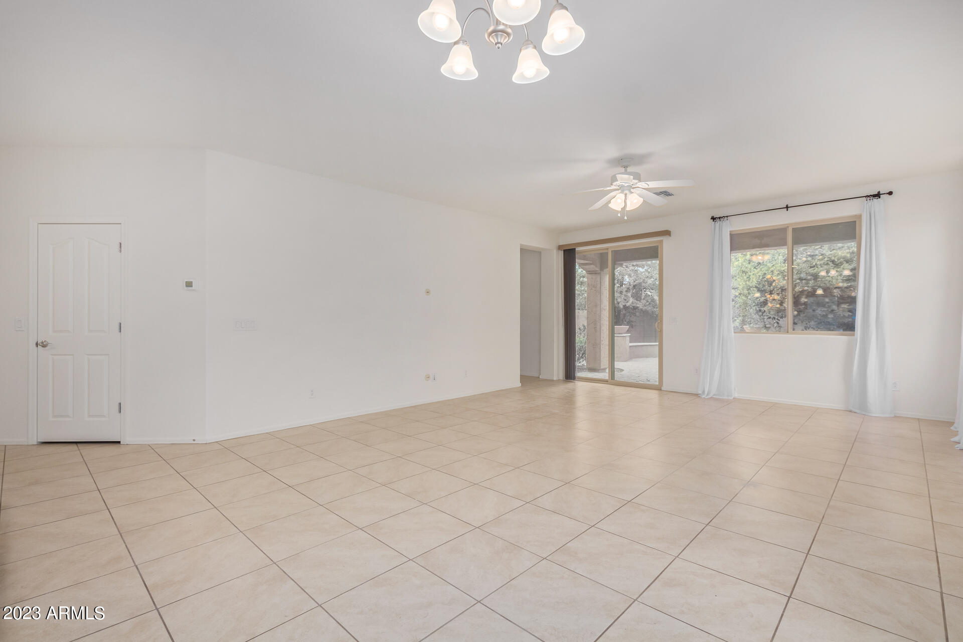 1098 E IBIS Street