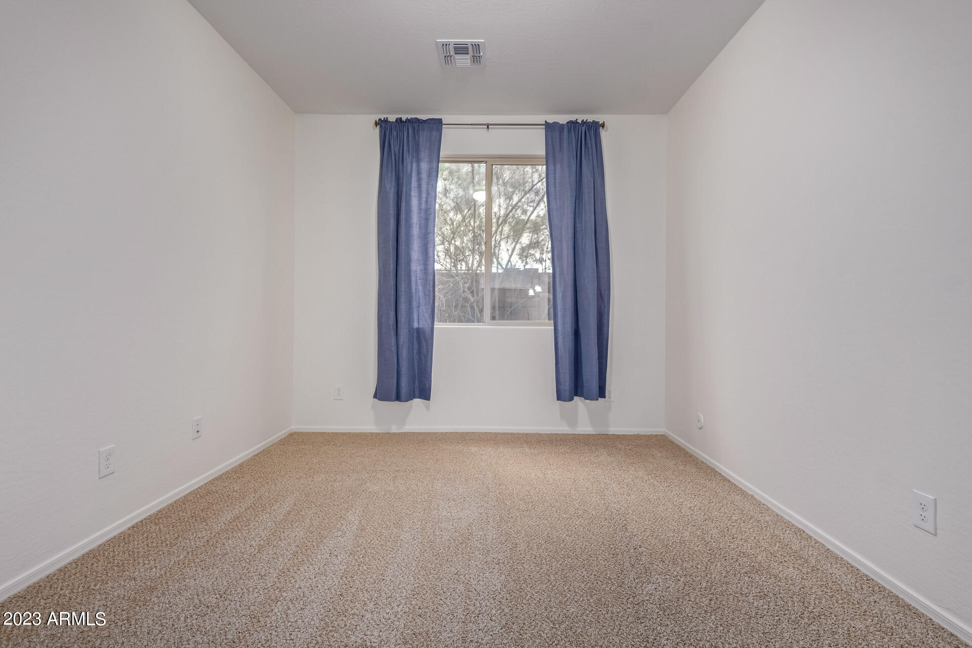 1098 E IBIS Street