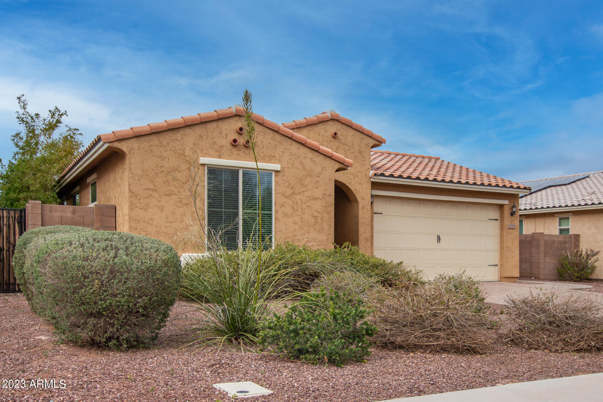 1098 E IBIS Street