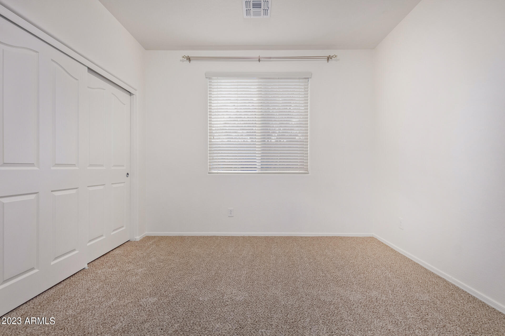 1098 E IBIS Street