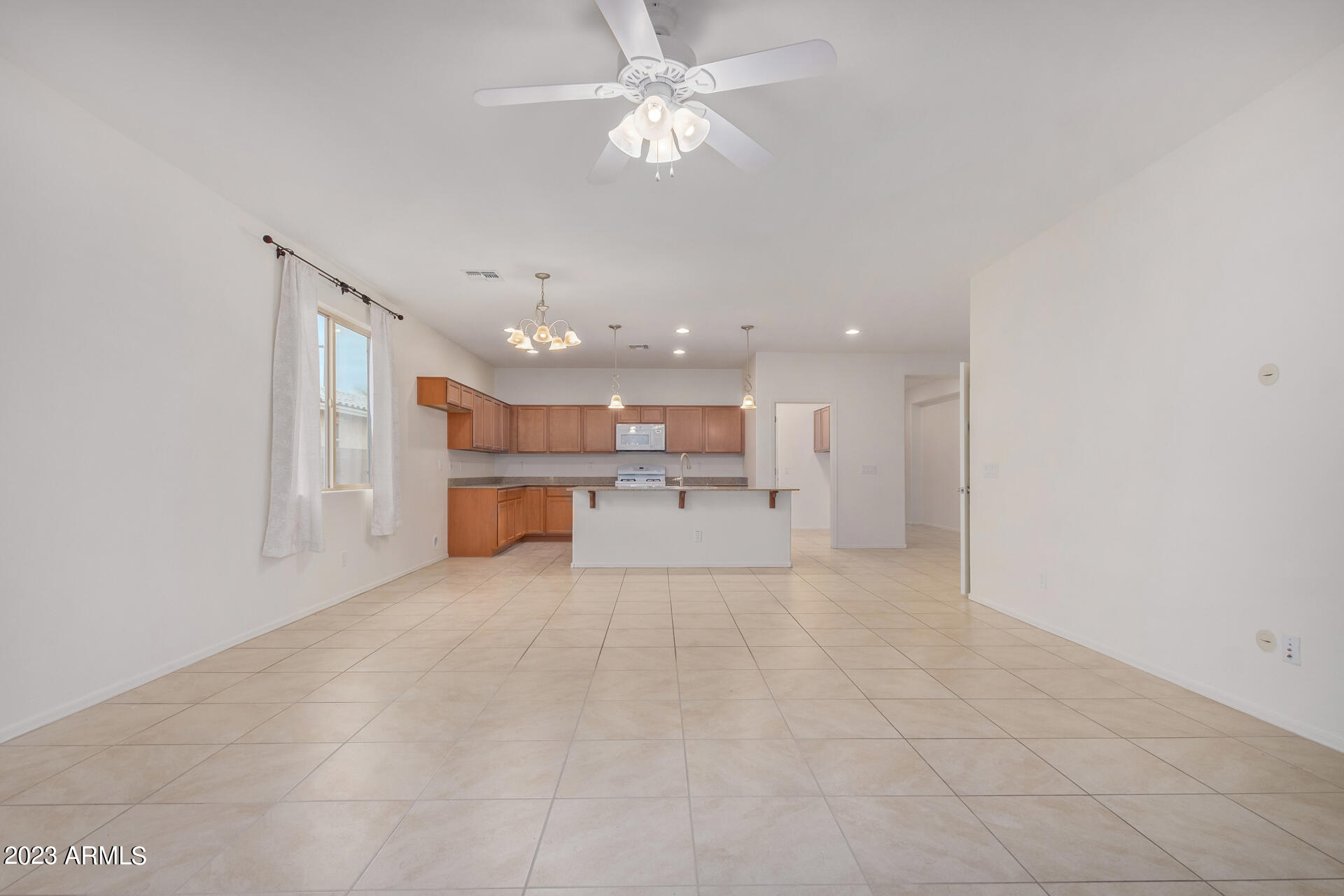 1098 E IBIS Street
