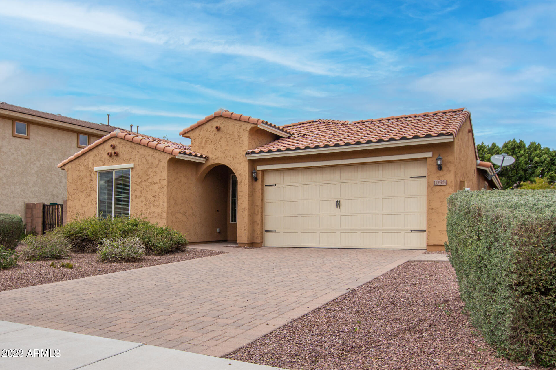 1098 E IBIS Street