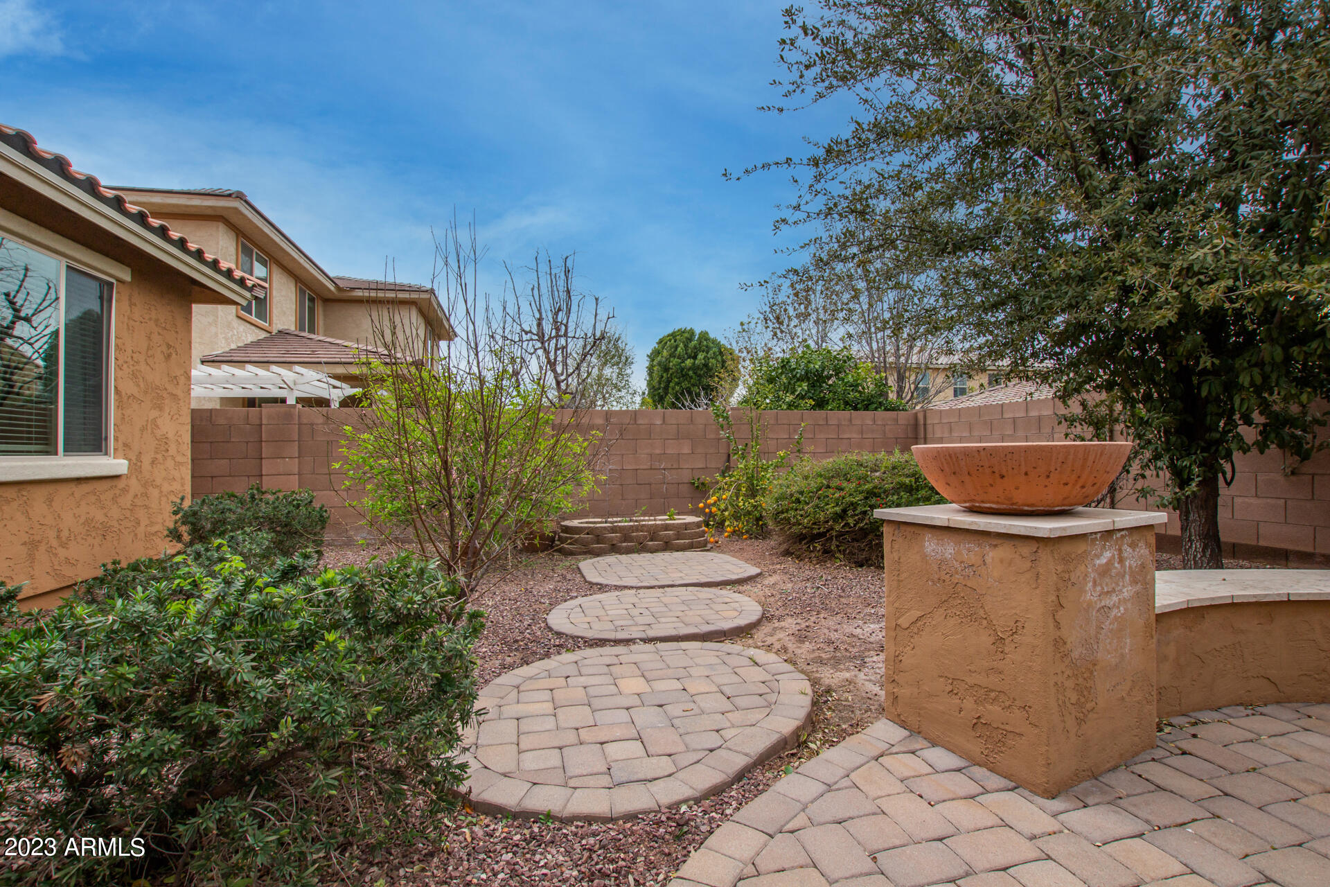 1098 E IBIS Street