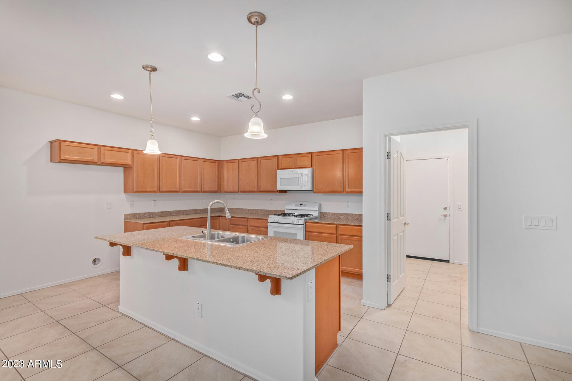 1098 E IBIS Street