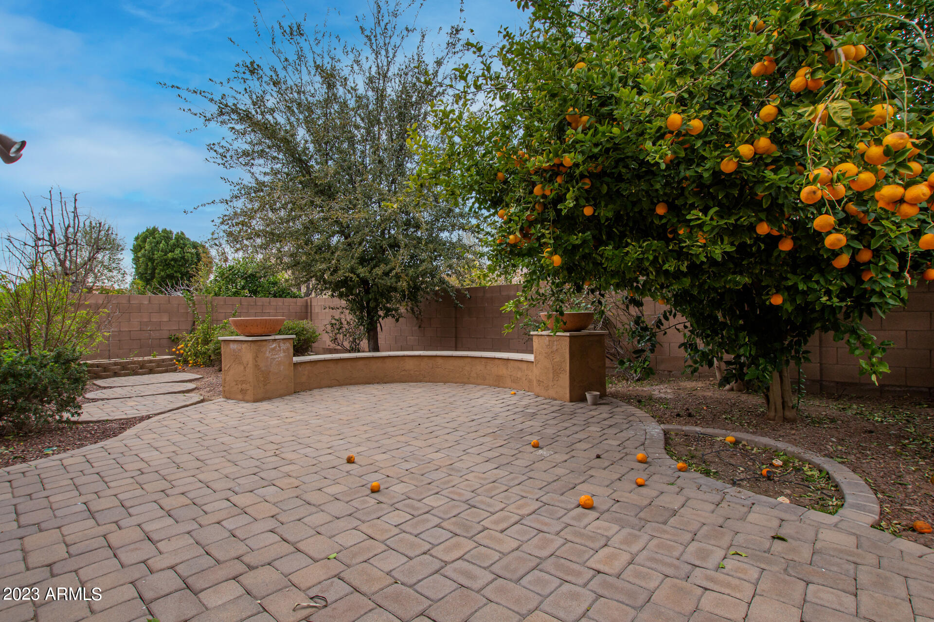 1098 E IBIS Street