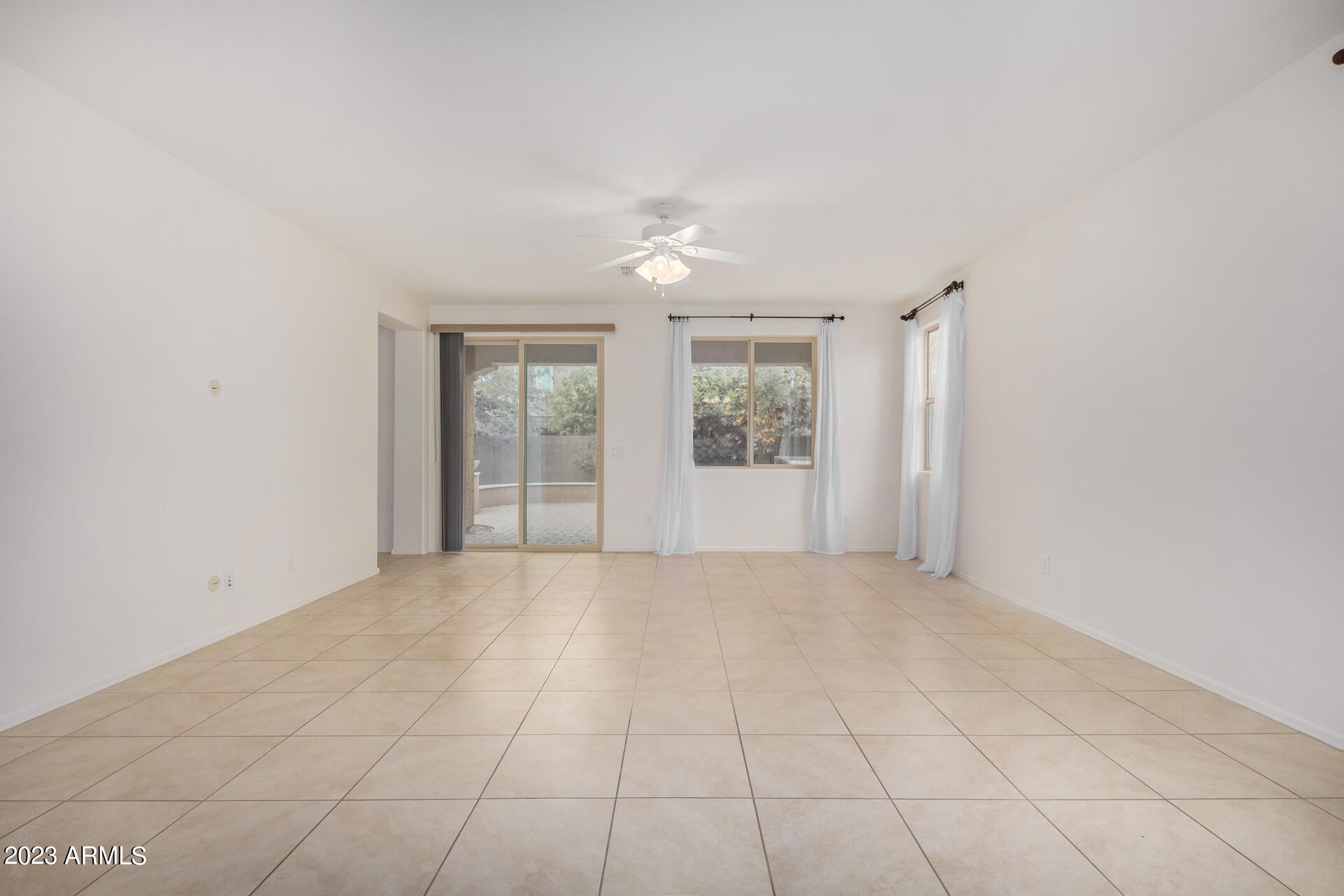 1098 E IBIS Street