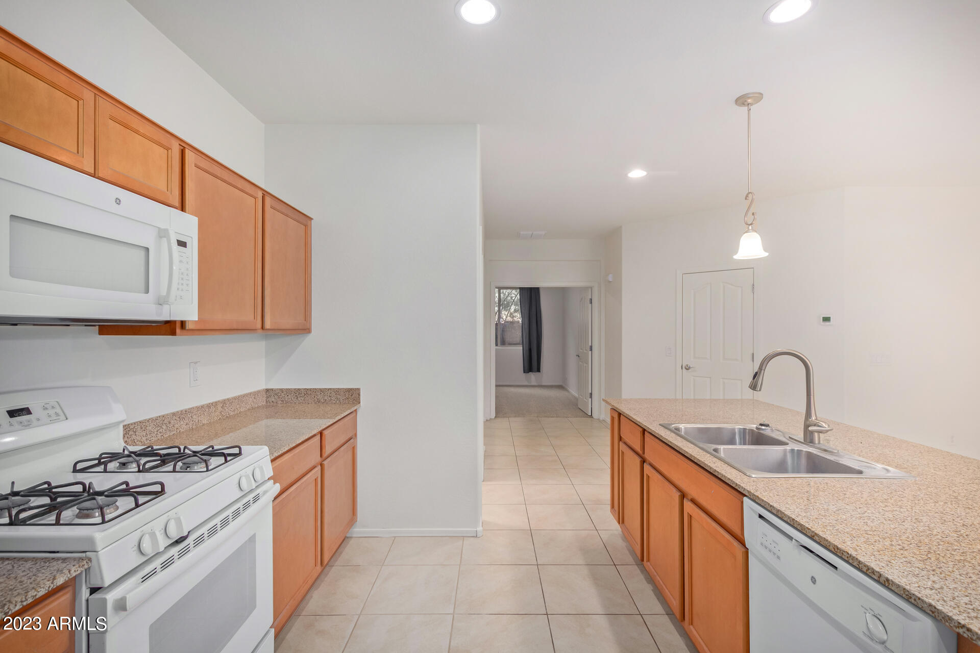 1098 E IBIS Street