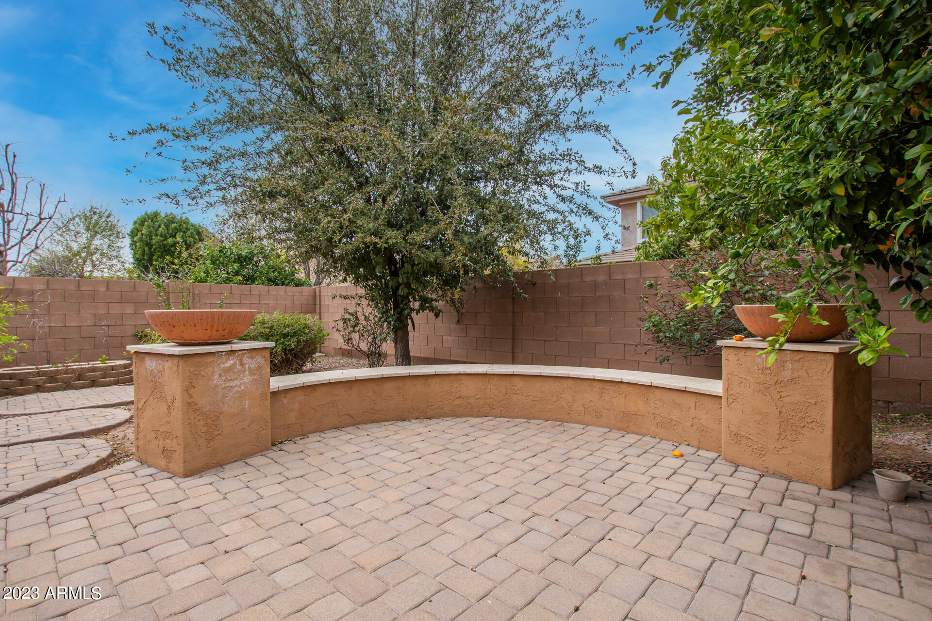 1098 E IBIS Street