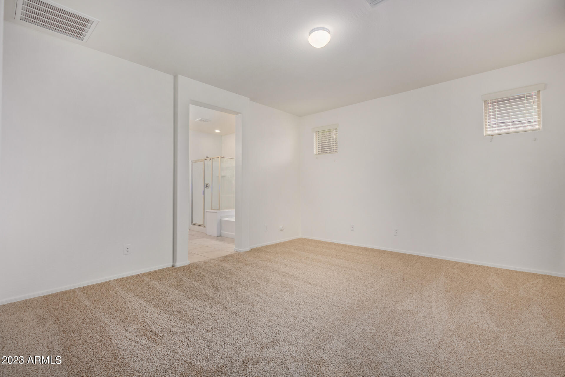 1098 E IBIS Street