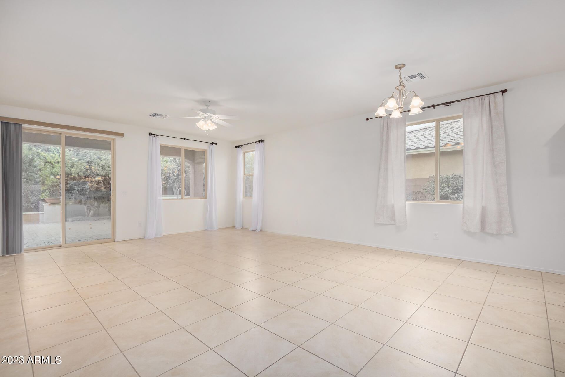 1098 E IBIS Street