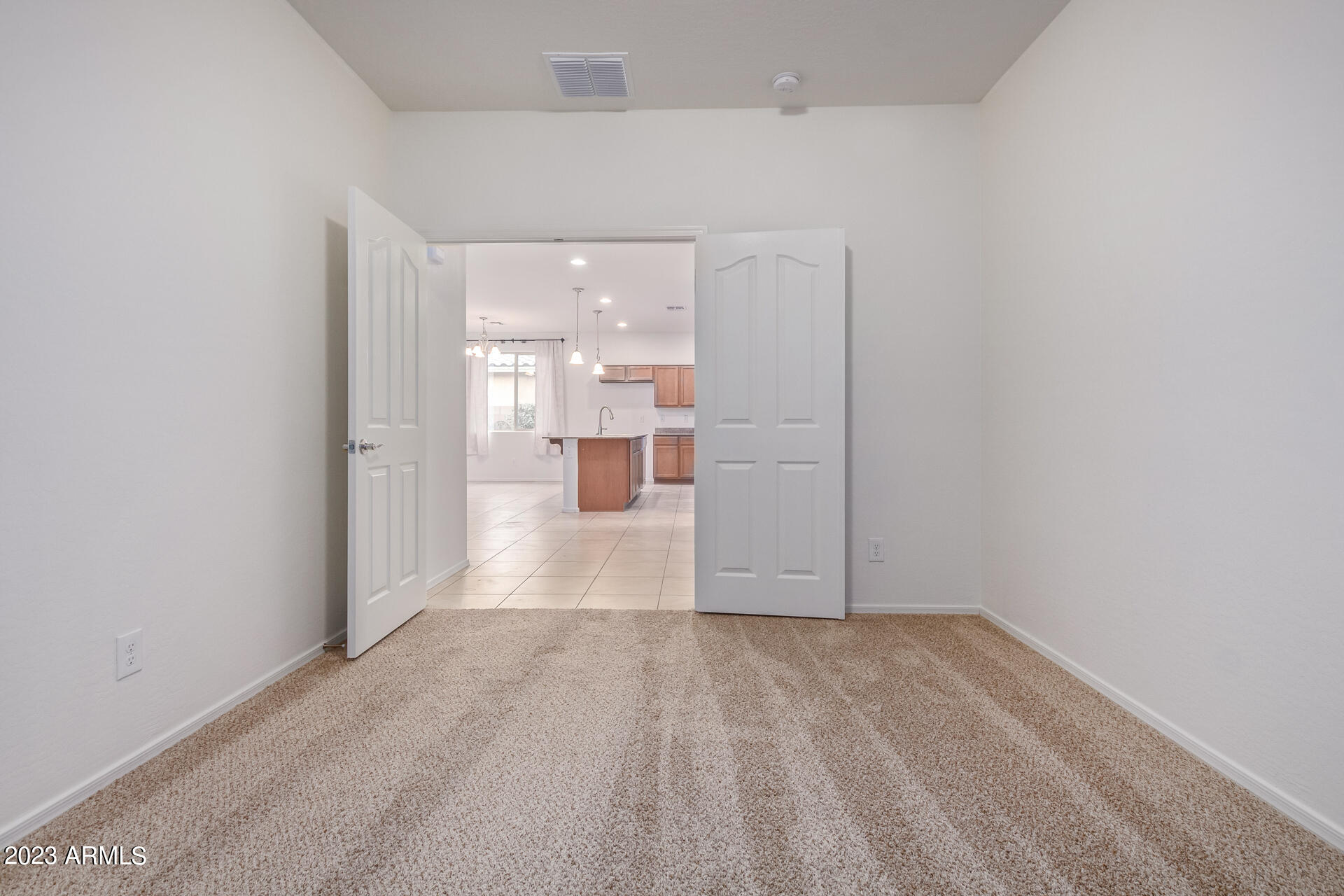 1098 E IBIS Street