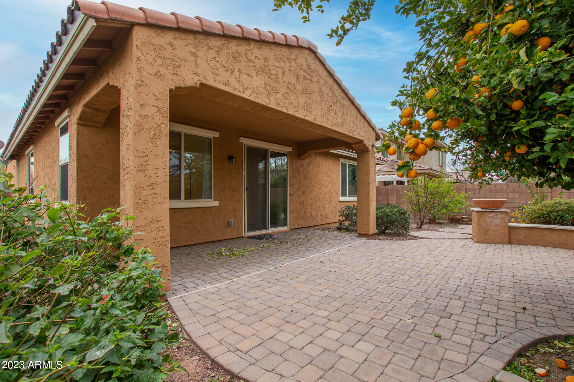 1098 E IBIS Street