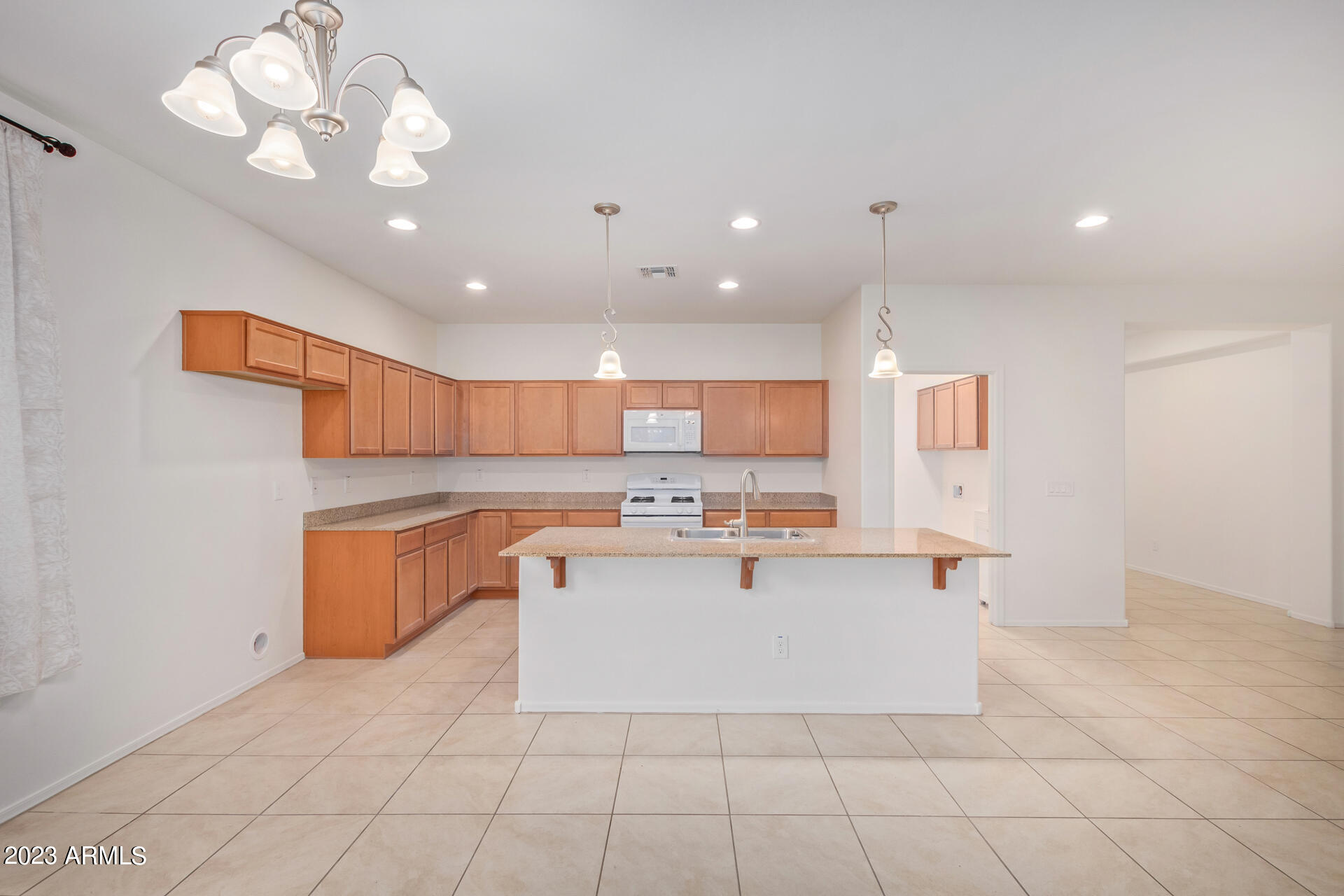 1098 E IBIS Street