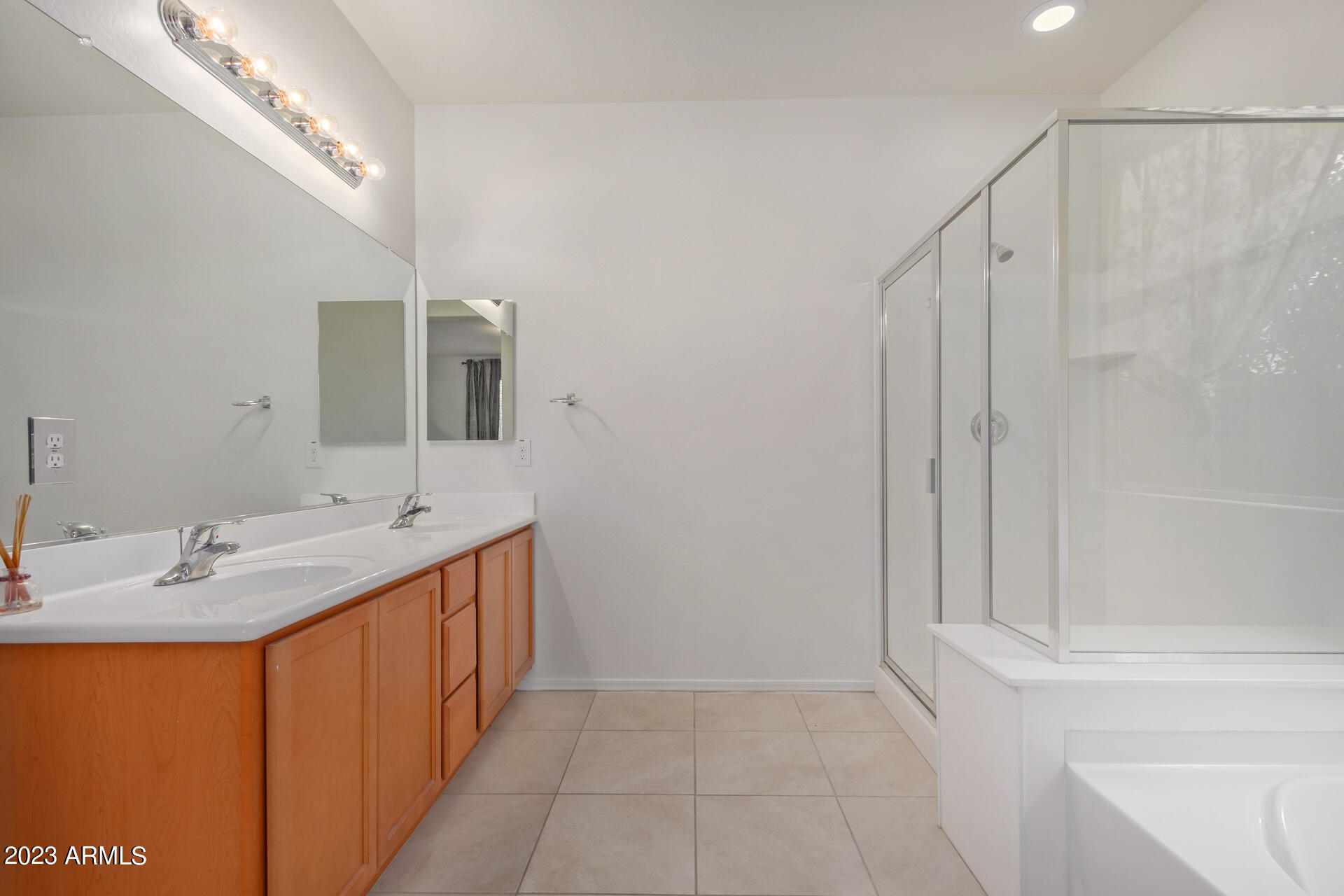 1098 E IBIS Street