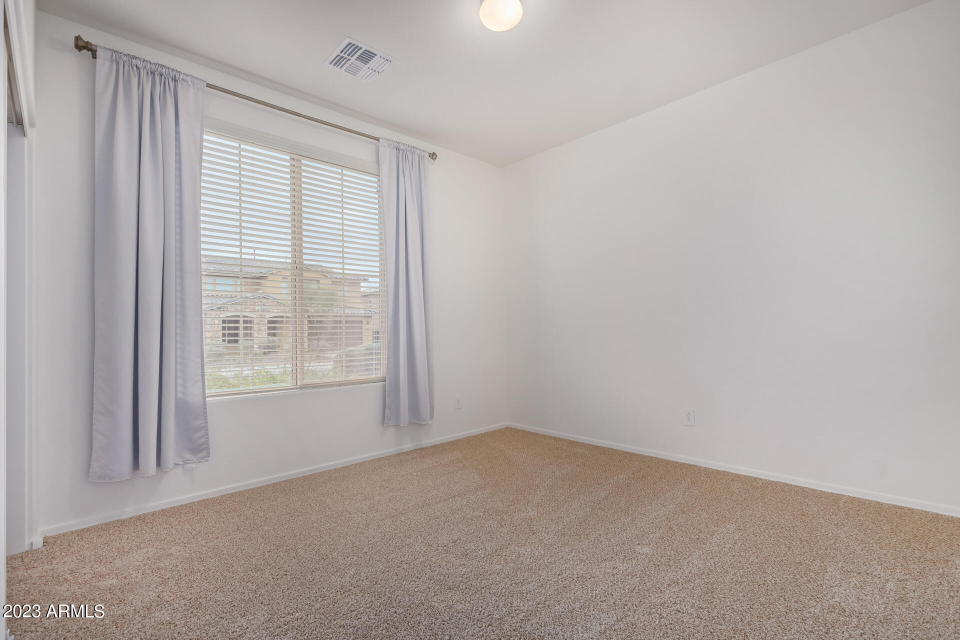 1098 E IBIS Street