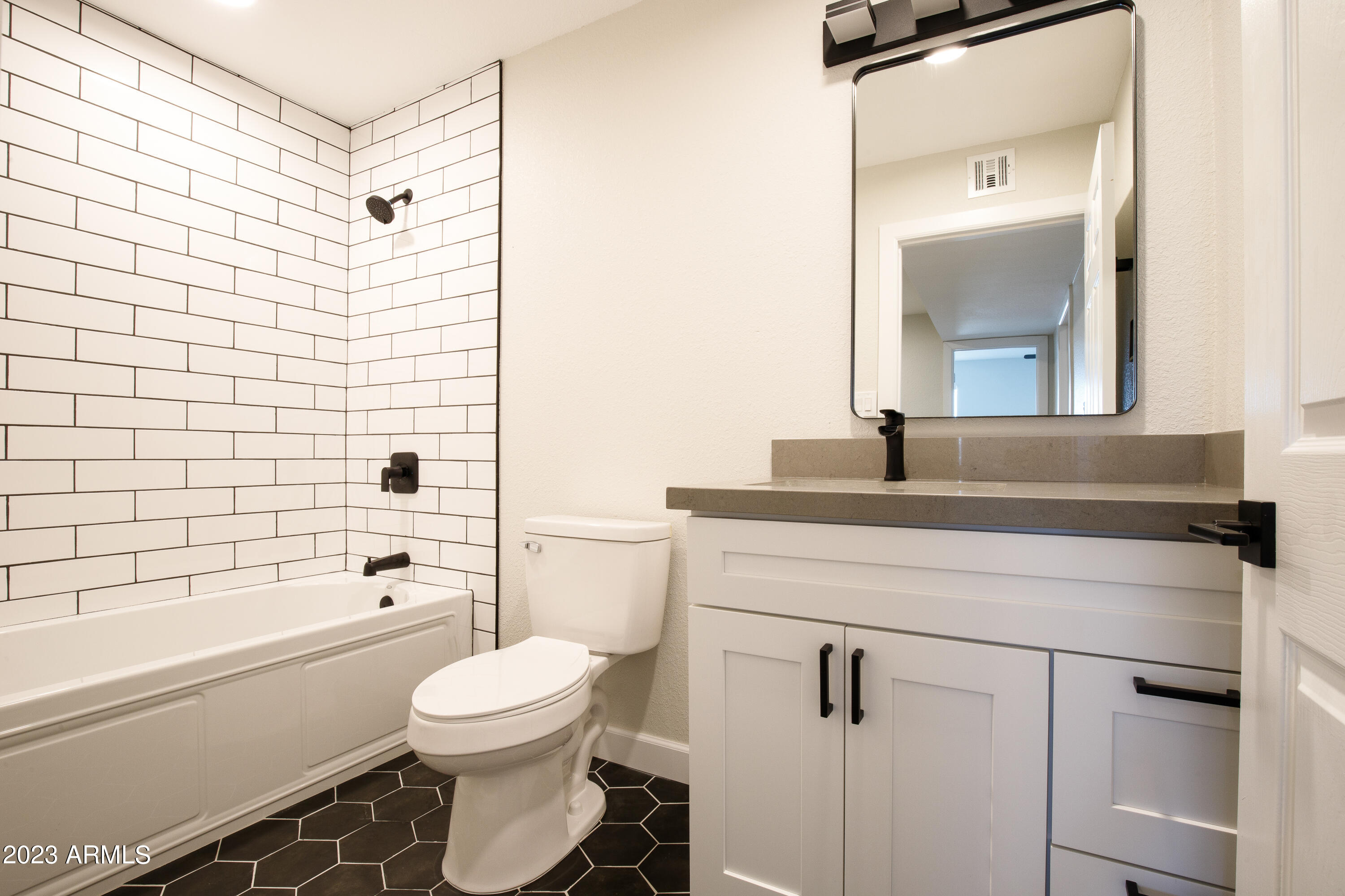 8578 E INDIAN SCHOOL Road Unit: E