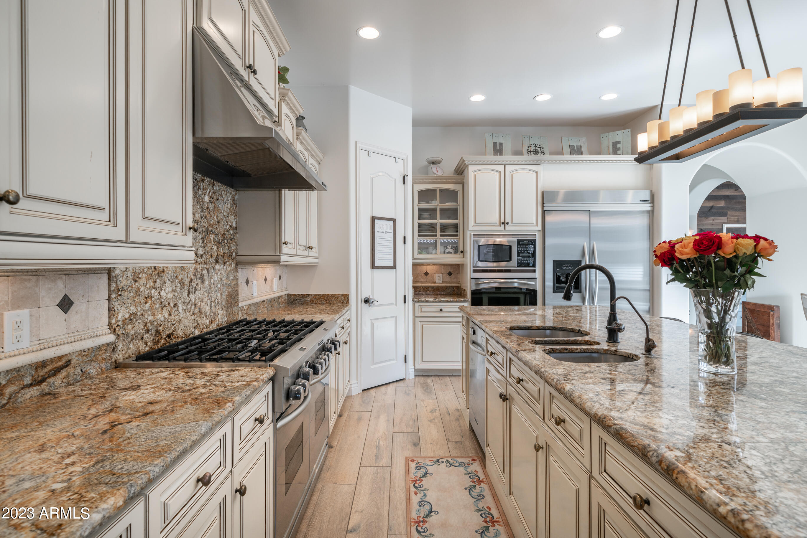 2019 E HACKBERRY Place