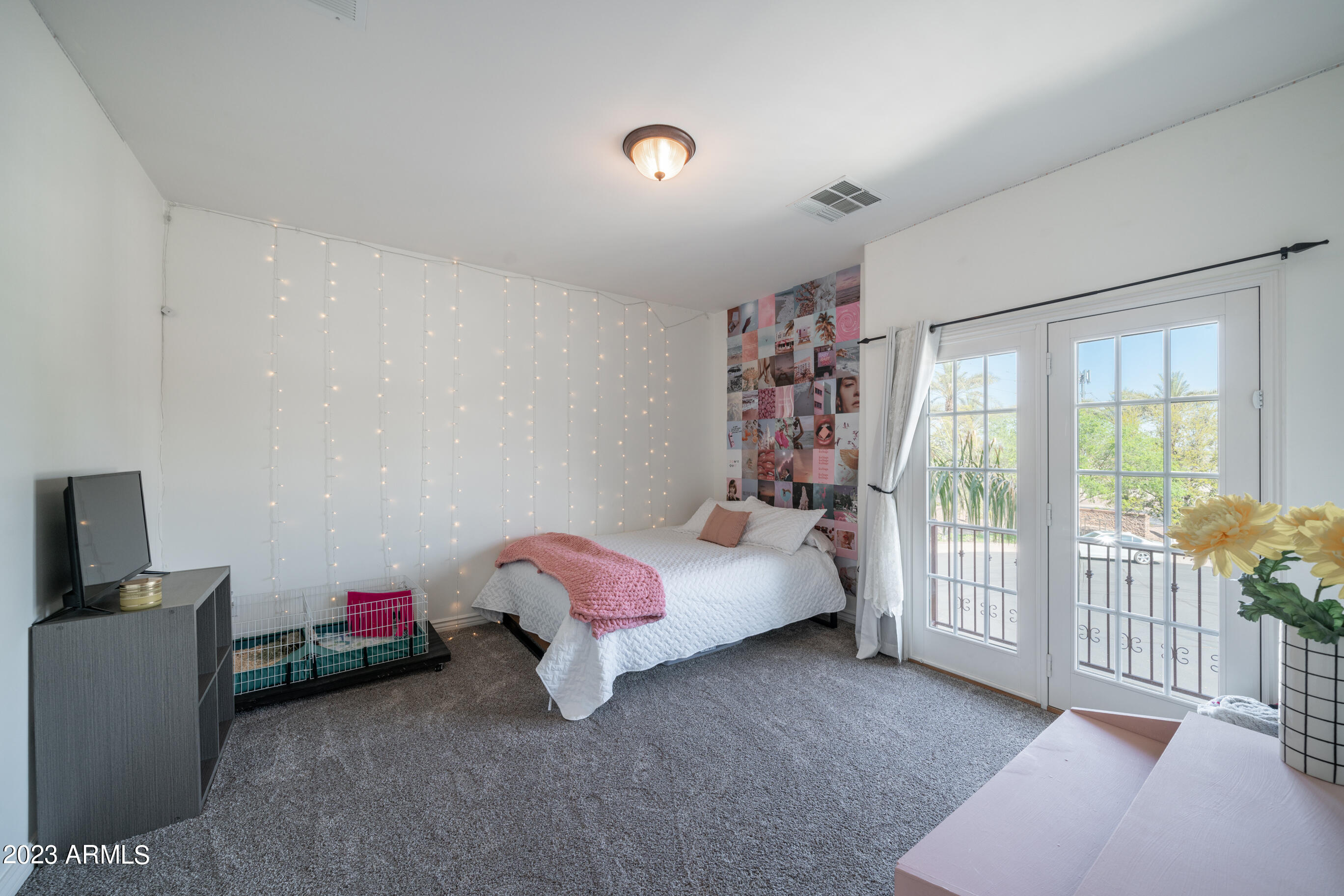 2019 E HACKBERRY Place