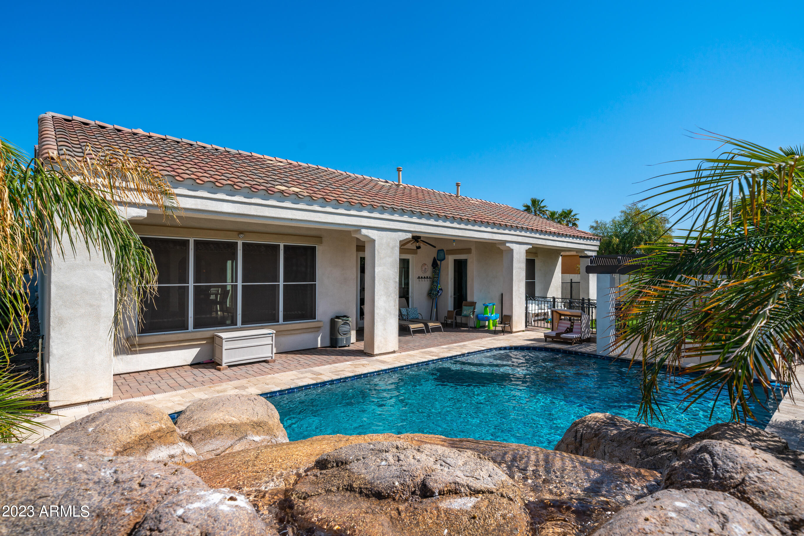 2019 E HACKBERRY Place