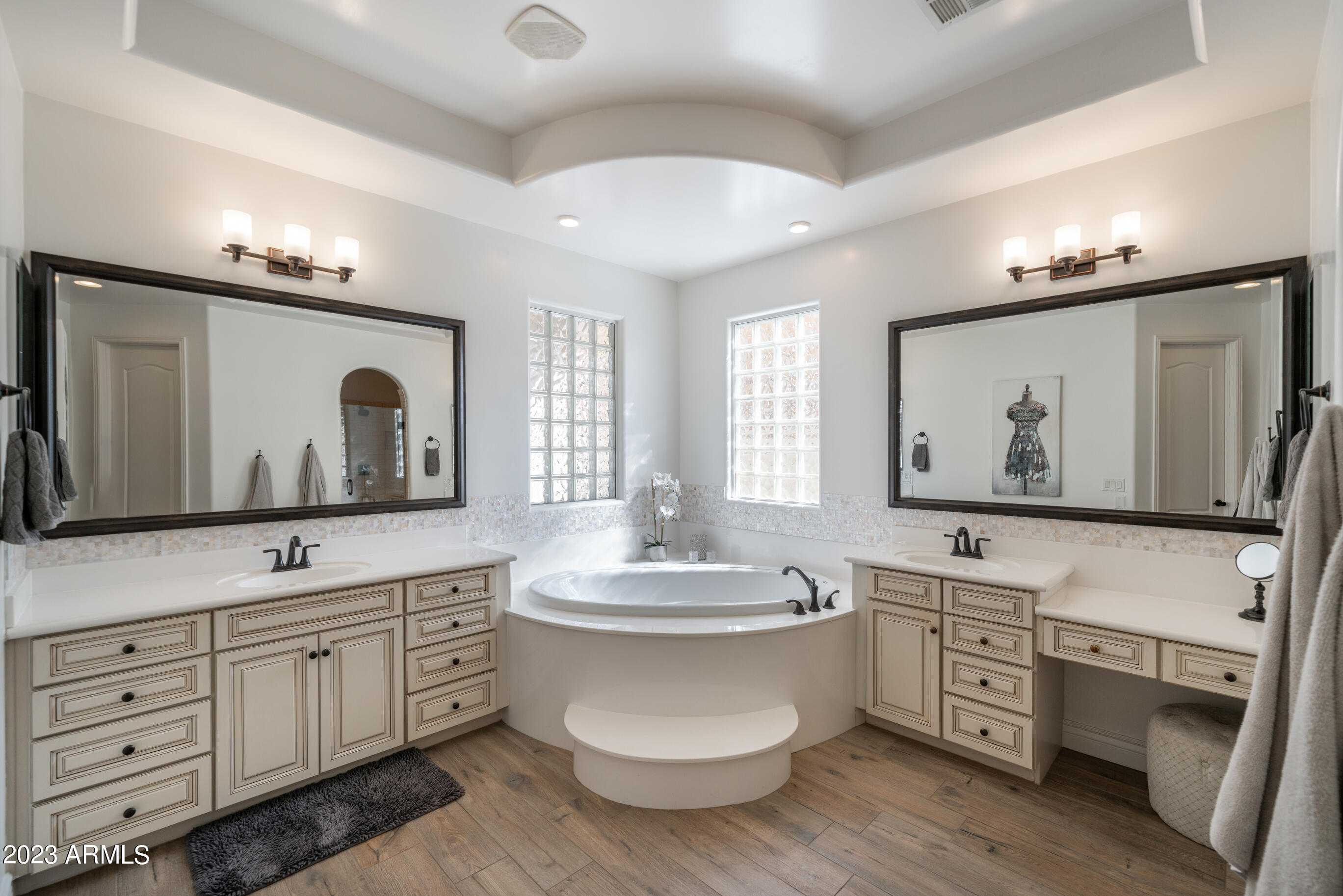 2019 E HACKBERRY Place