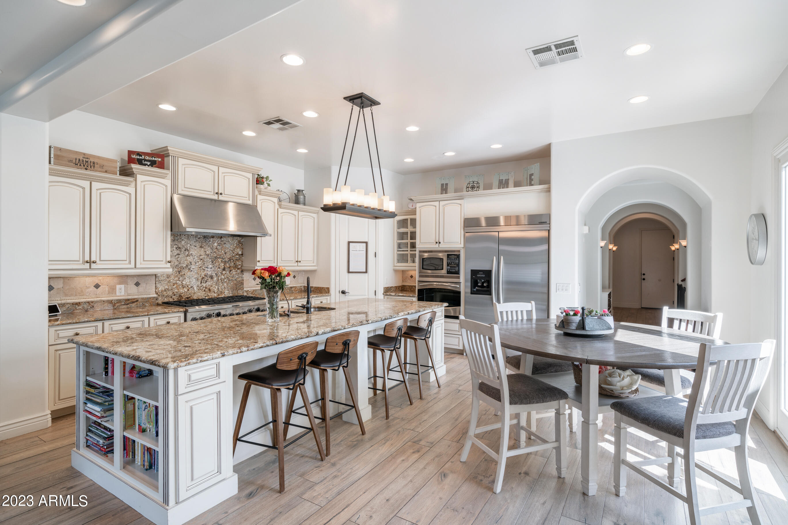 2019 E HACKBERRY Place