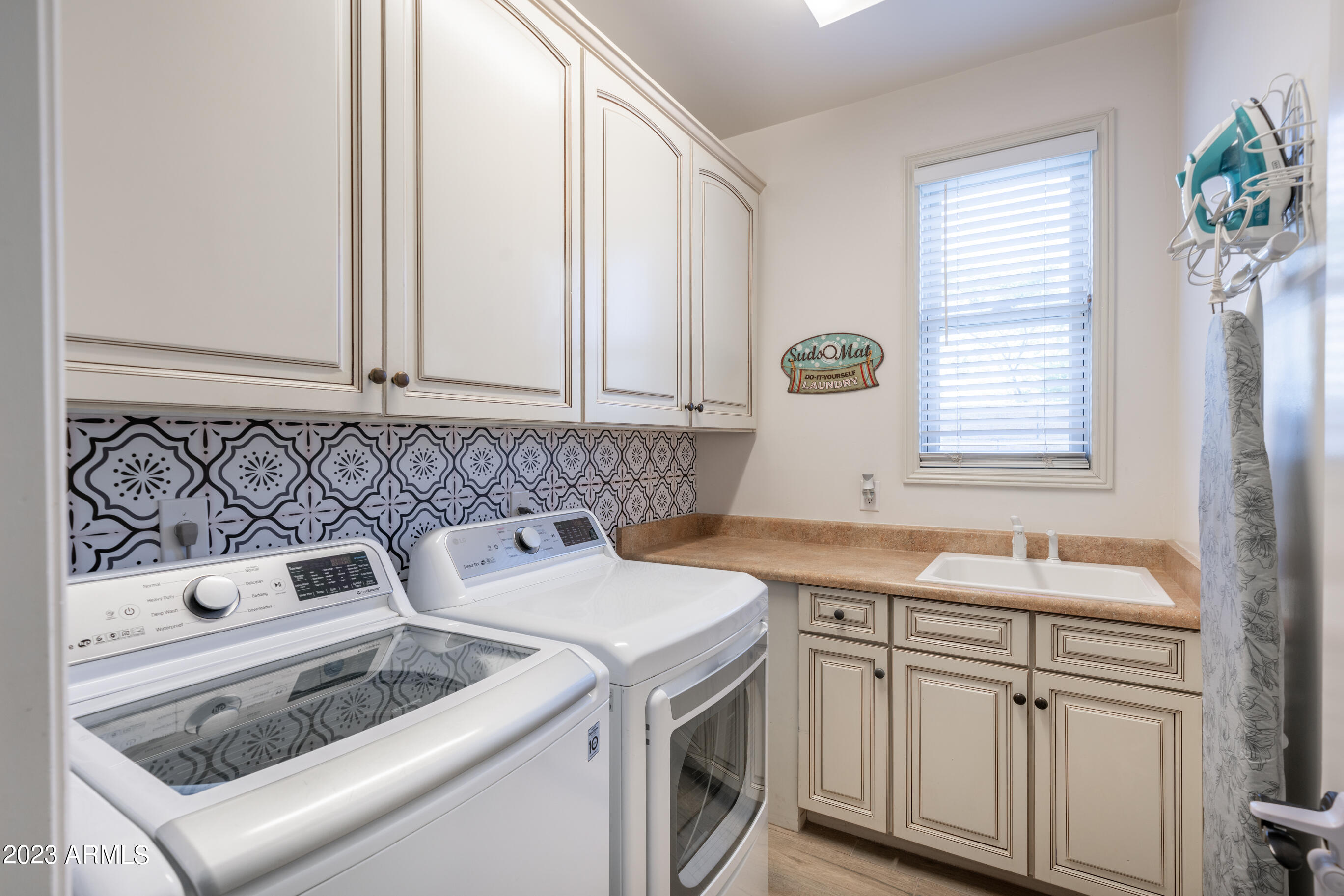 2019 E HACKBERRY Place