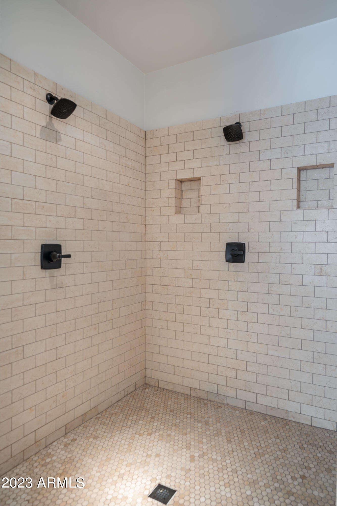 2019 E HACKBERRY Place
