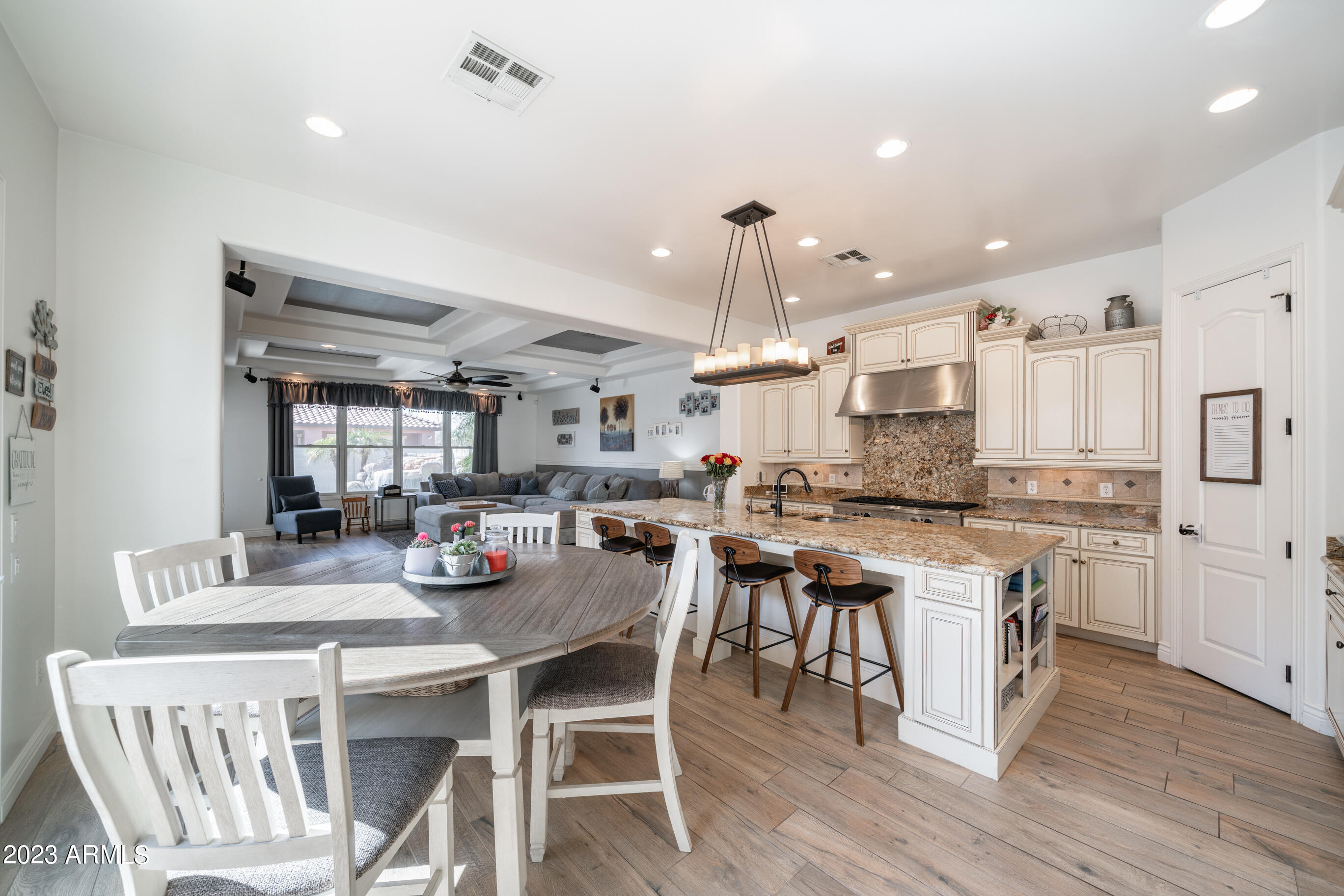 2019 E HACKBERRY Place