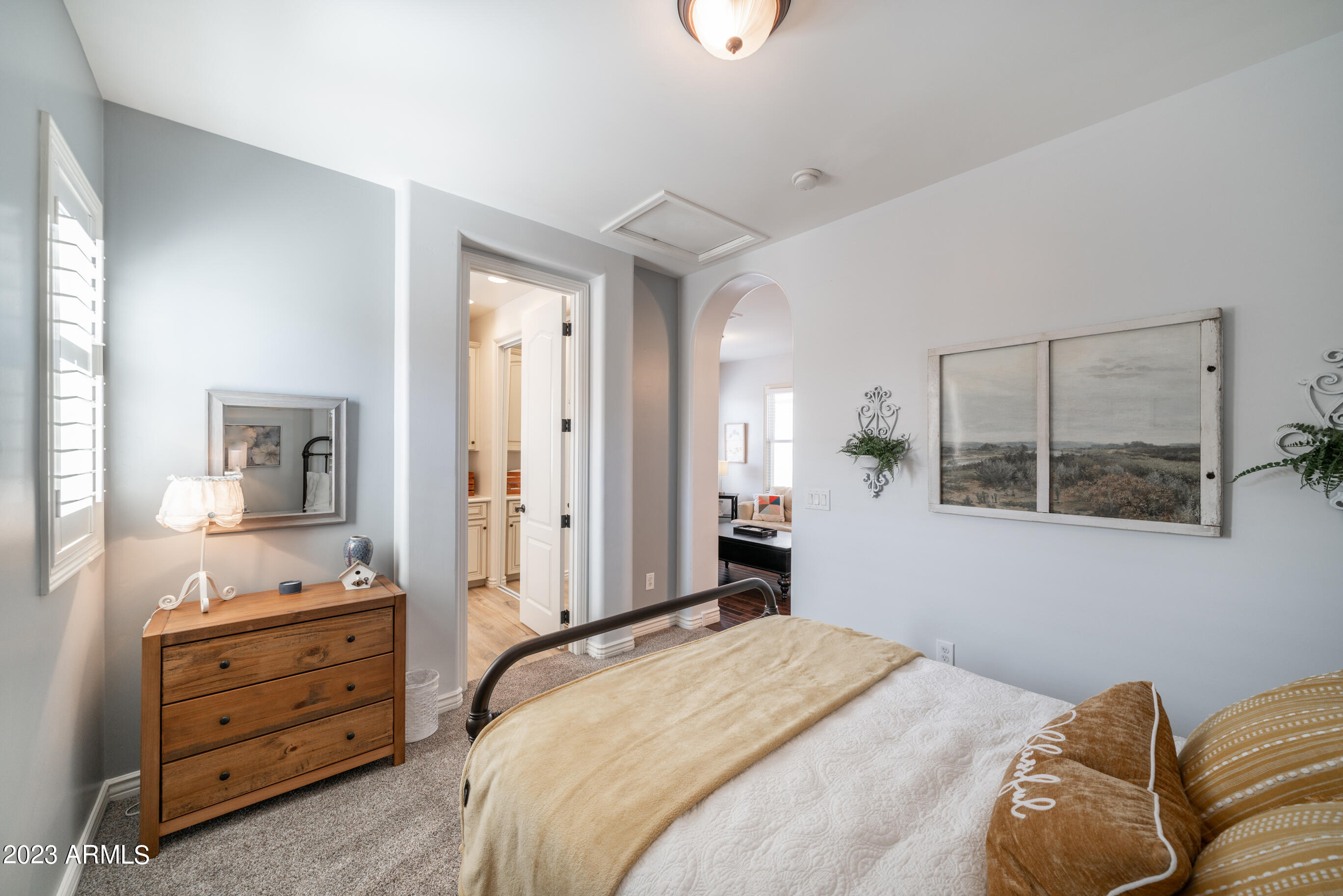 2019 E HACKBERRY Place