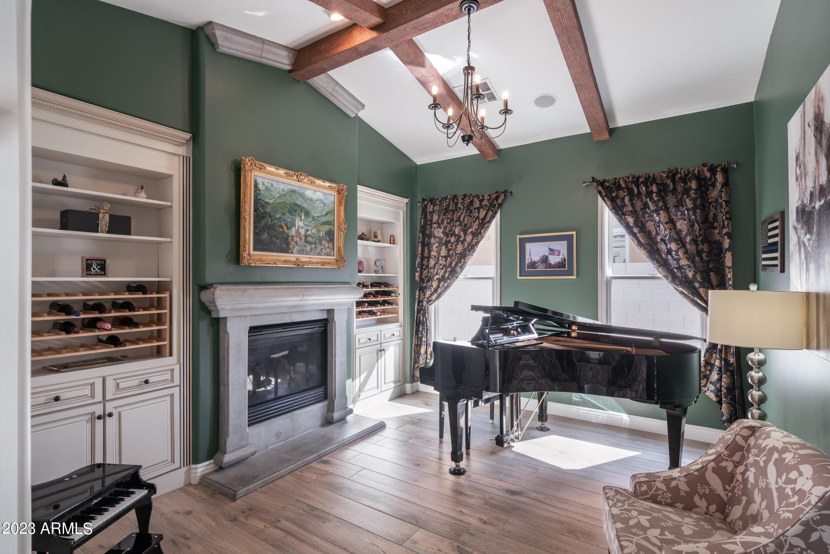 2019 E HACKBERRY Place