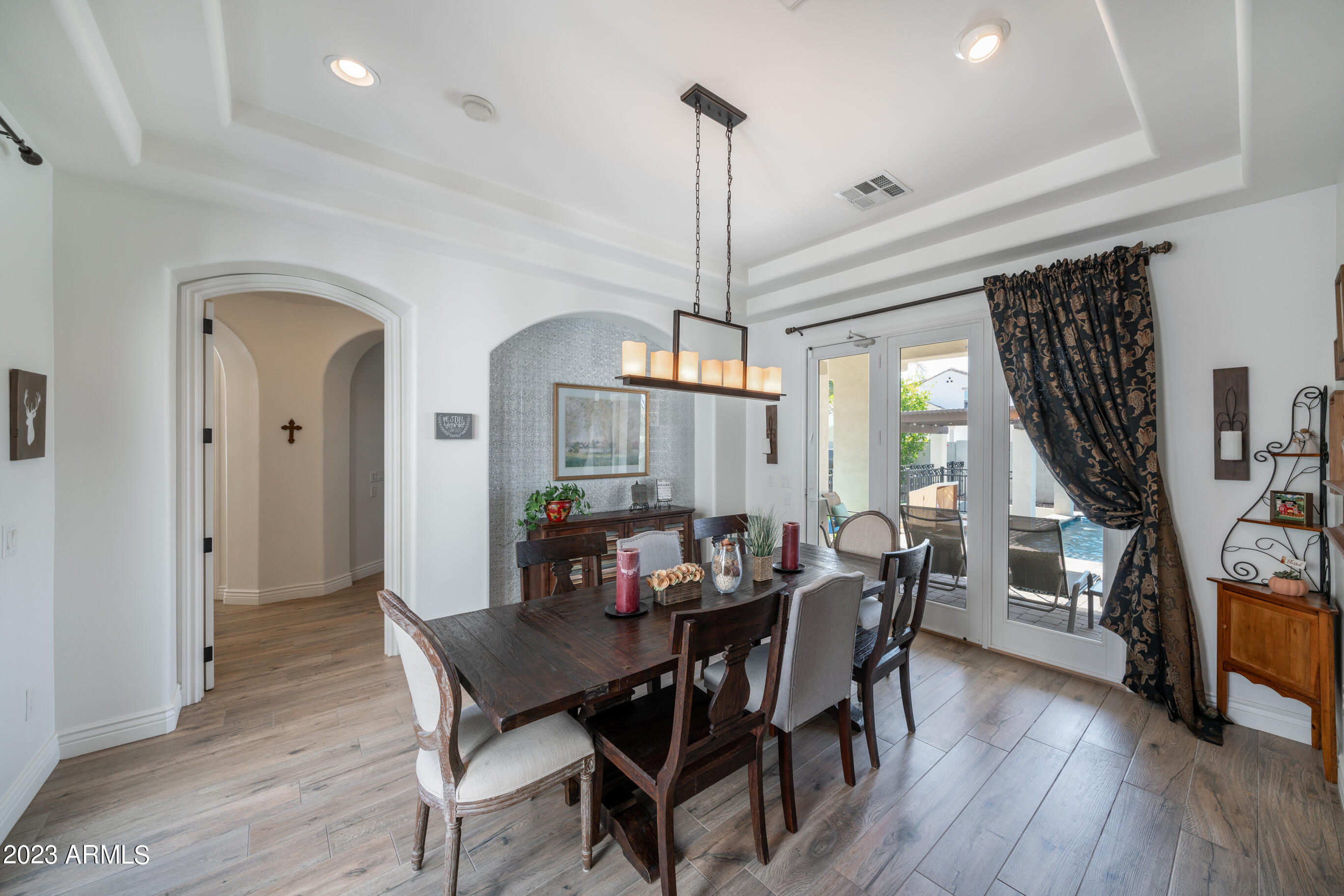 2019 E HACKBERRY Place