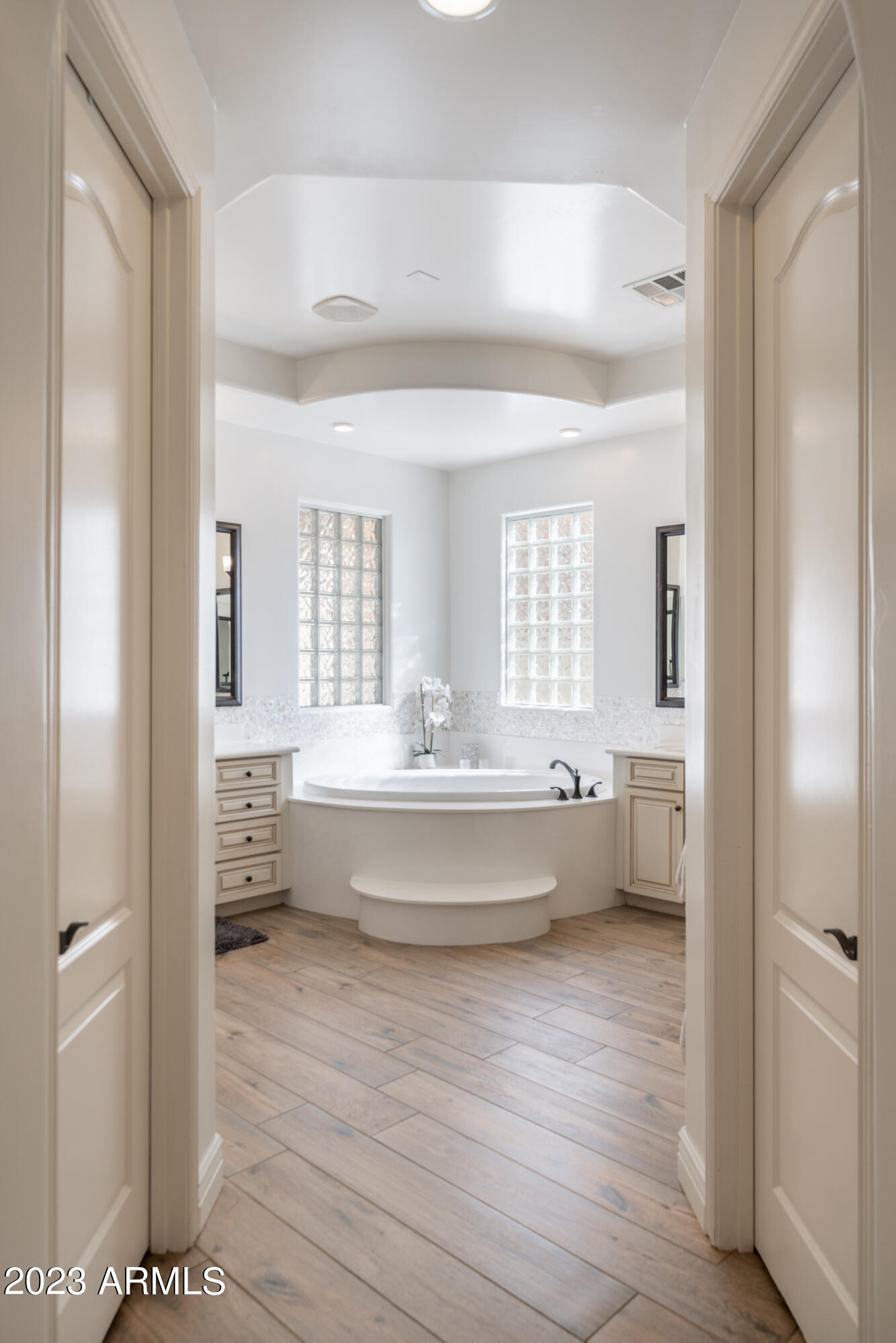 2019 E HACKBERRY Place