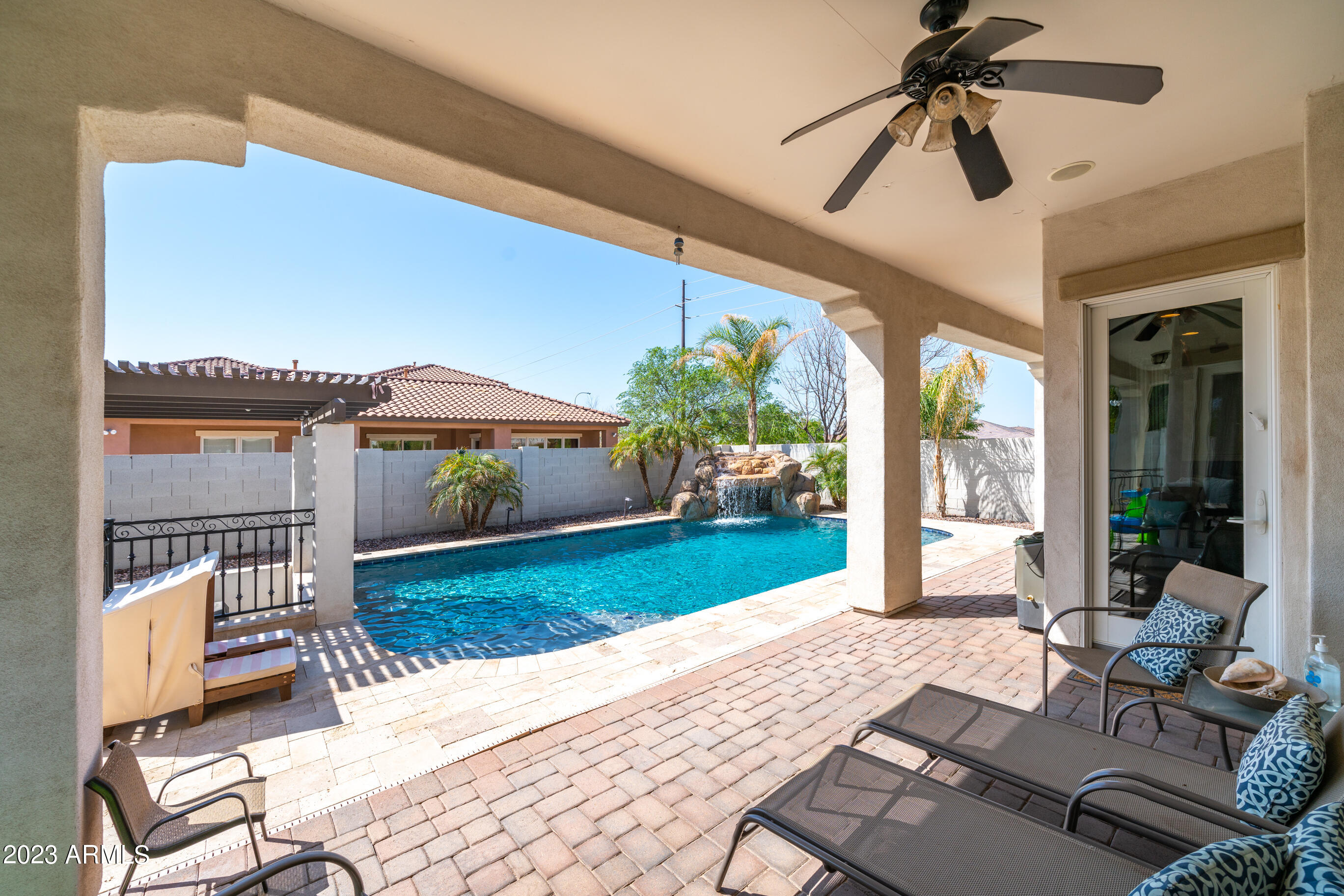 2019 E HACKBERRY Place