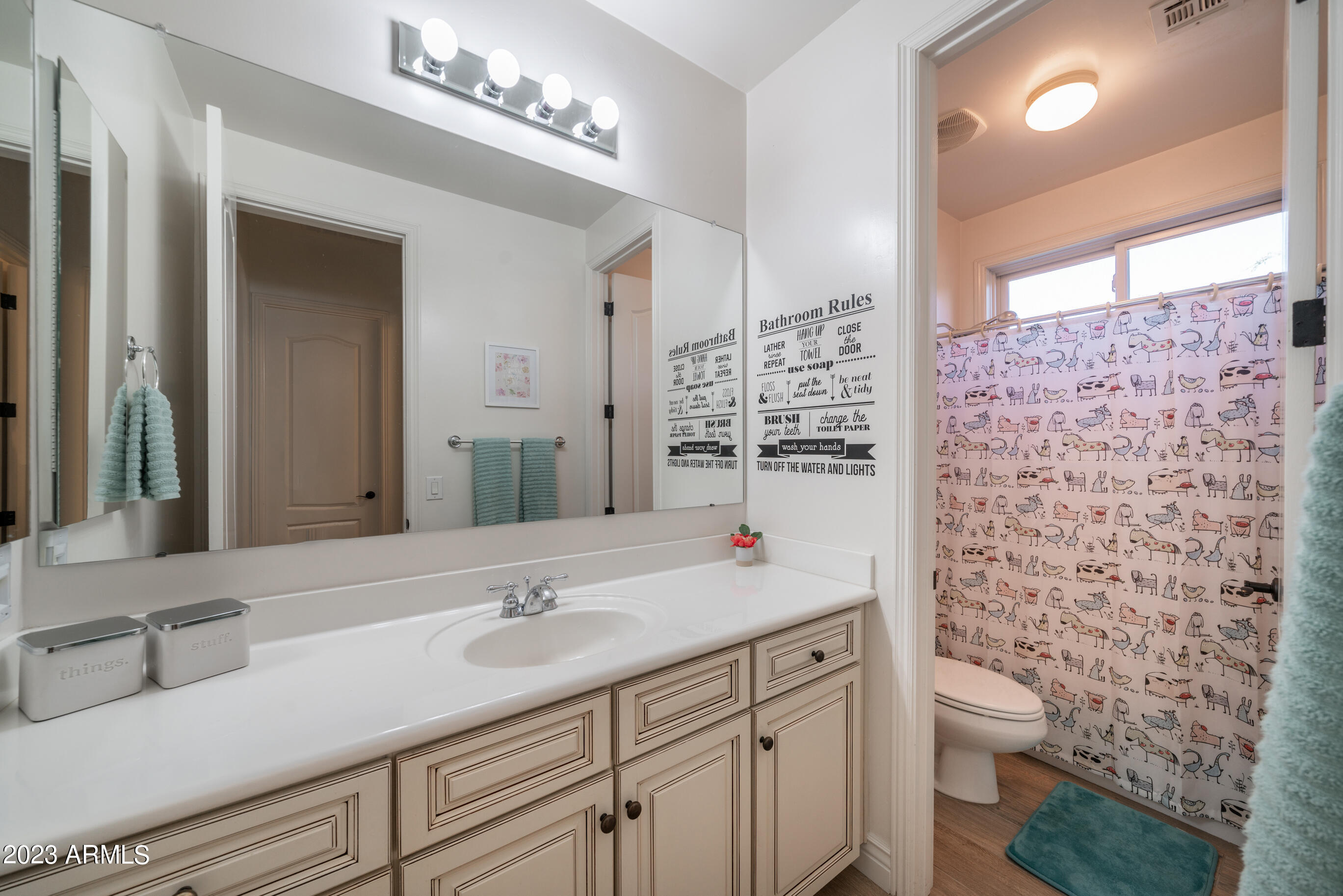 2019 E HACKBERRY Place