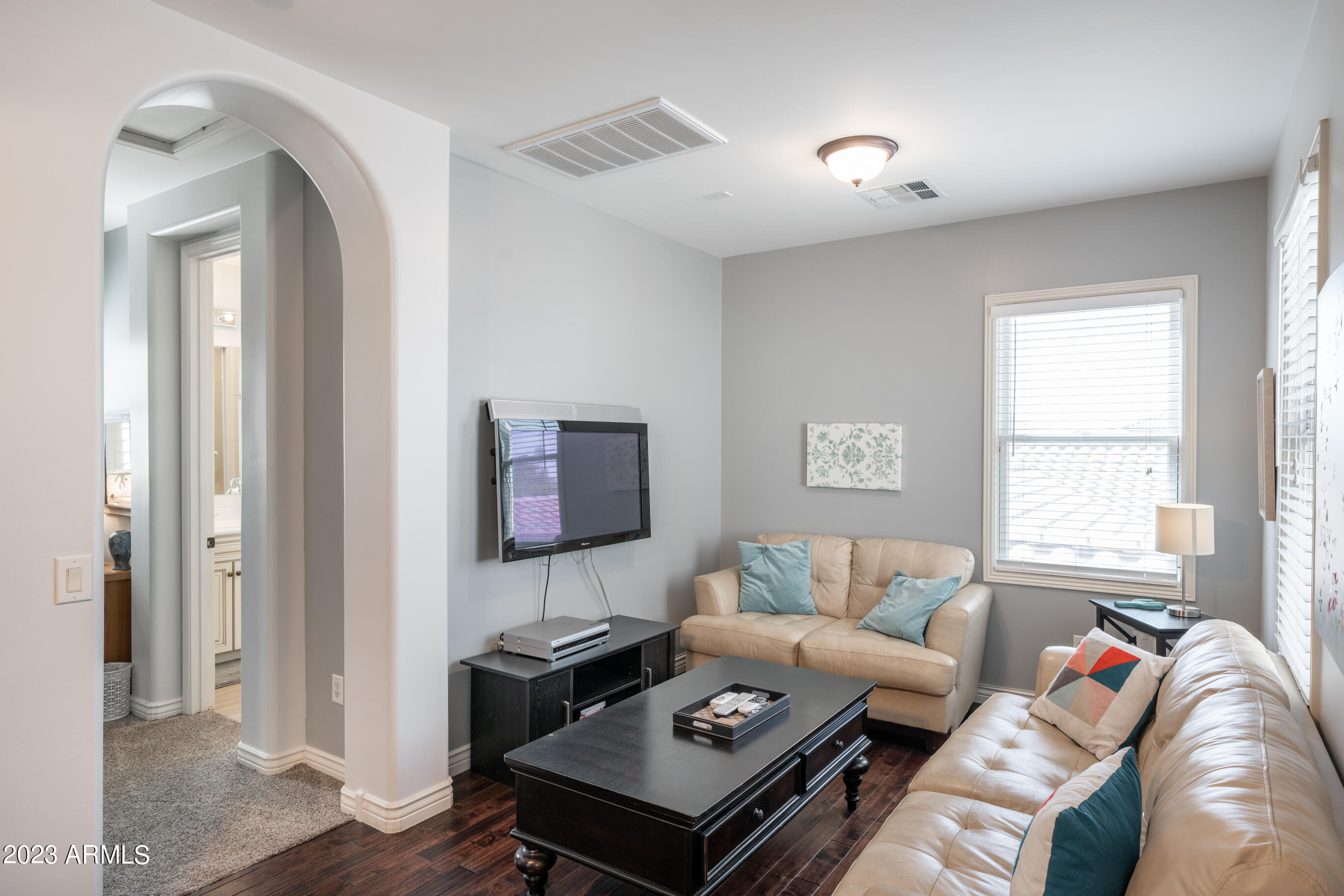 2019 E HACKBERRY Place