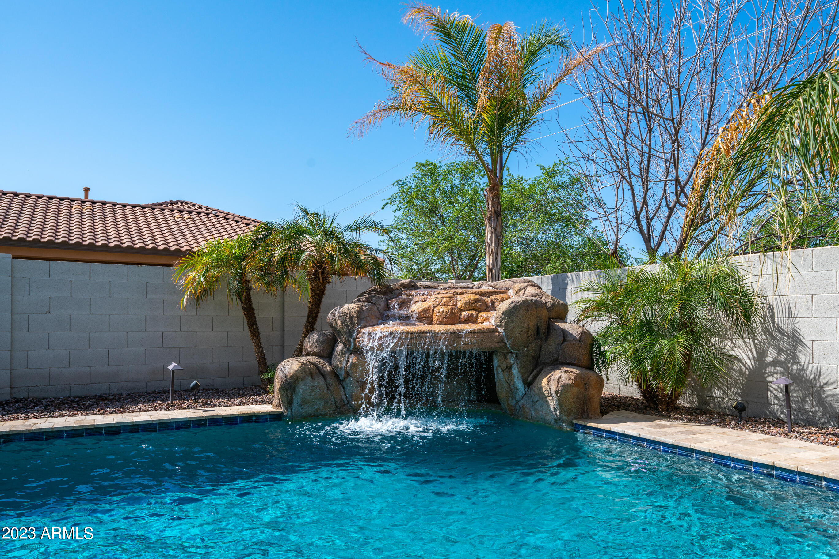 2019 E HACKBERRY Place