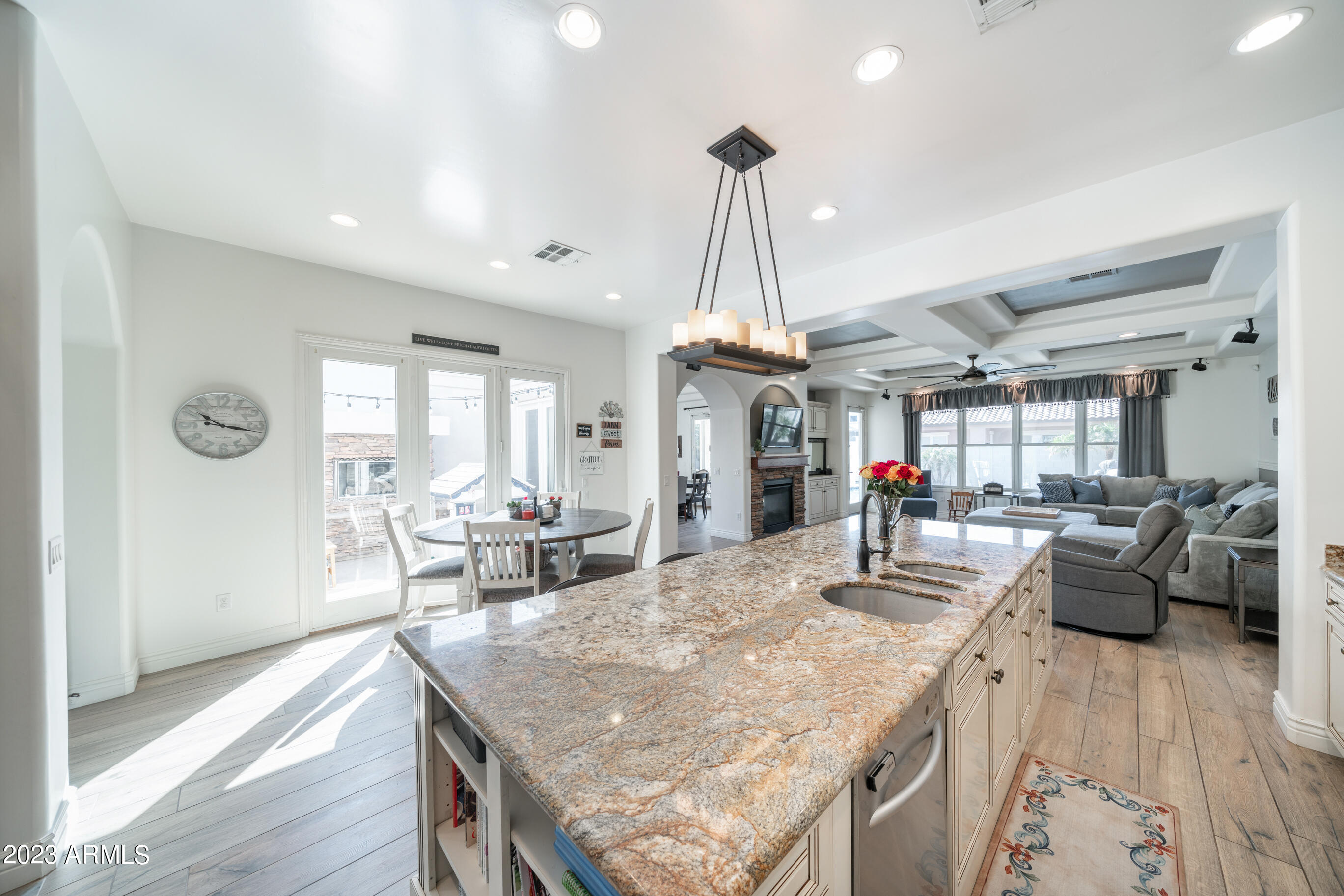 2019 E HACKBERRY Place