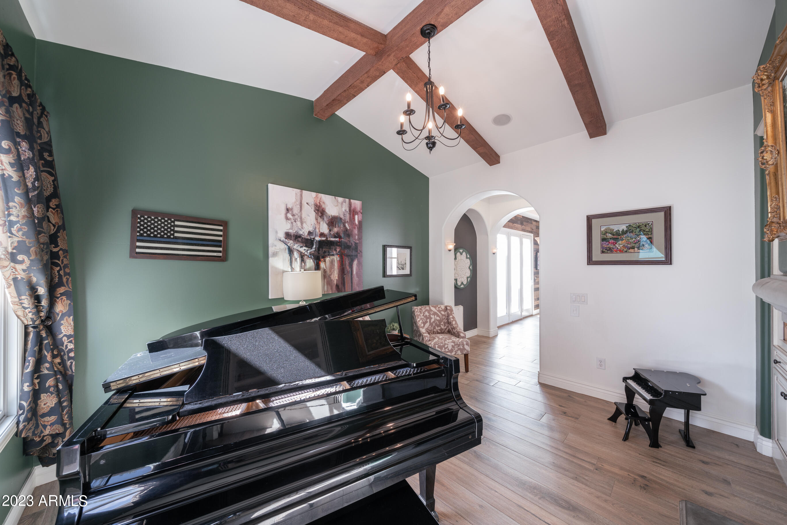 2019 E HACKBERRY Place